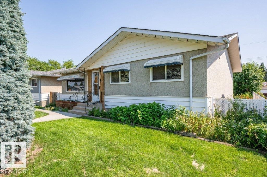 8507 70 Street Nw, Edmonton, AB - Outdoor