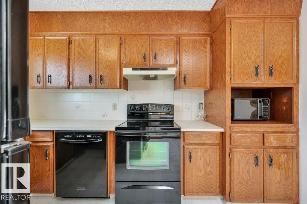 8507 70 Street Nw, Edmonton, AB - Indoor Photo Showing Kitchen