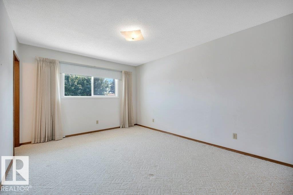 8507 70 Street Nw, Edmonton, AB - Indoor Photo Showing Other Room