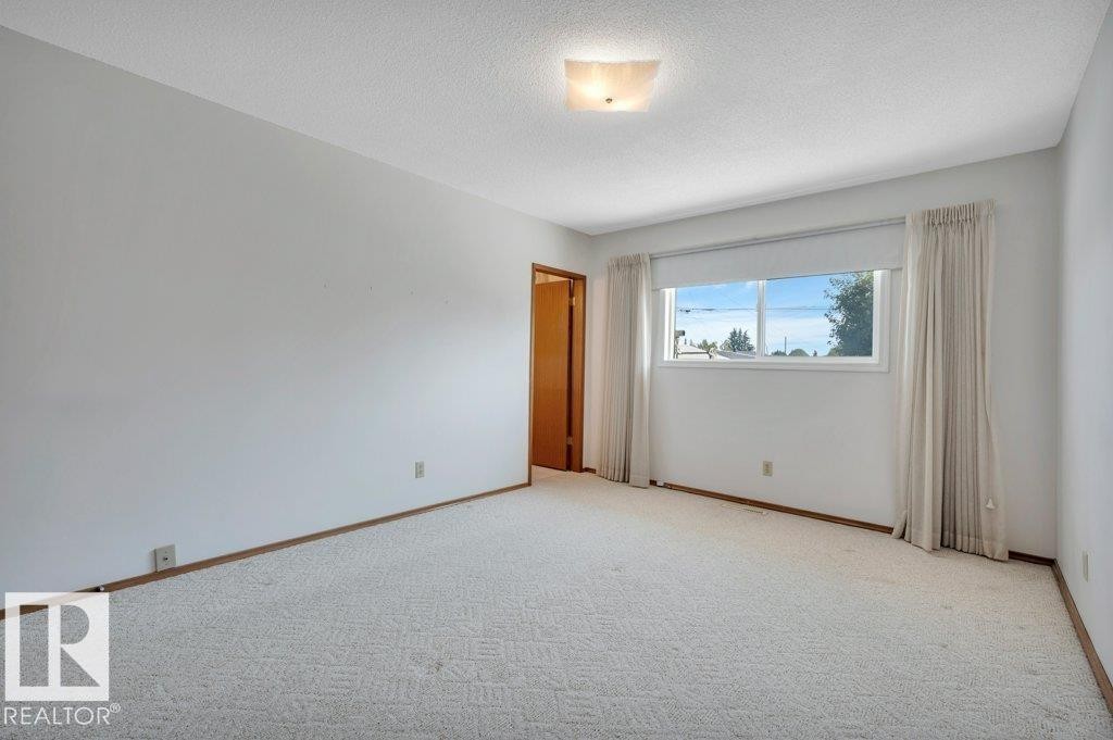 8507 70 Street Nw, Edmonton, AB - Indoor Photo Showing Other Room