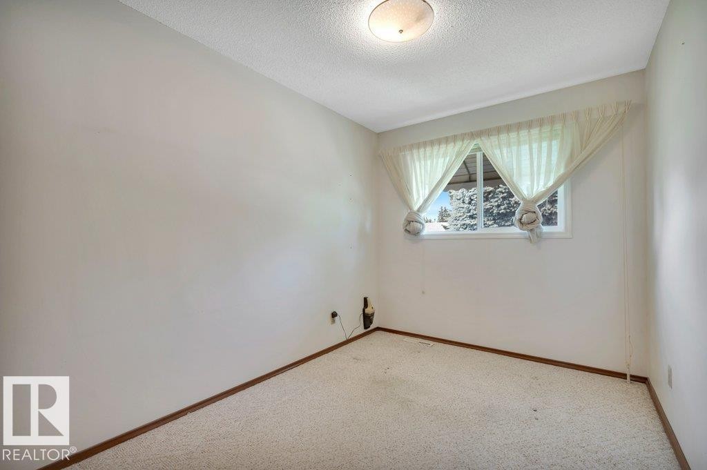 8507 70 Street Nw, Edmonton, AB - Indoor Photo Showing Other Room