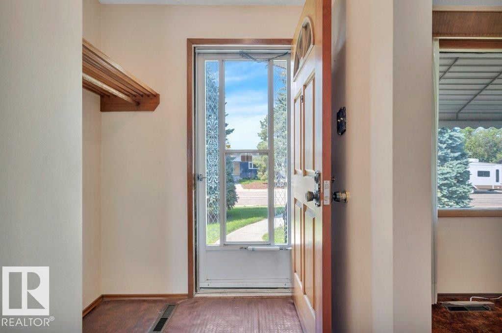 8507 70 Street Nw, Edmonton, AB - Indoor Photo Showing Other Room
