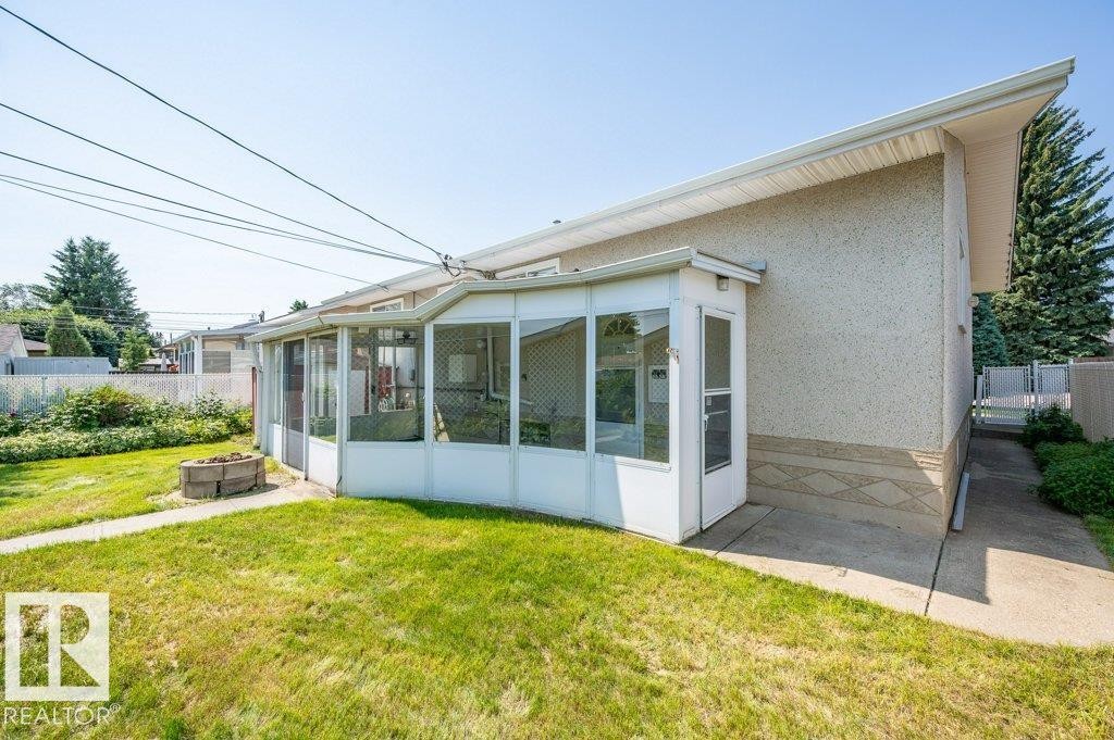 8507 70 Street Nw, Edmonton, AB - Outdoor