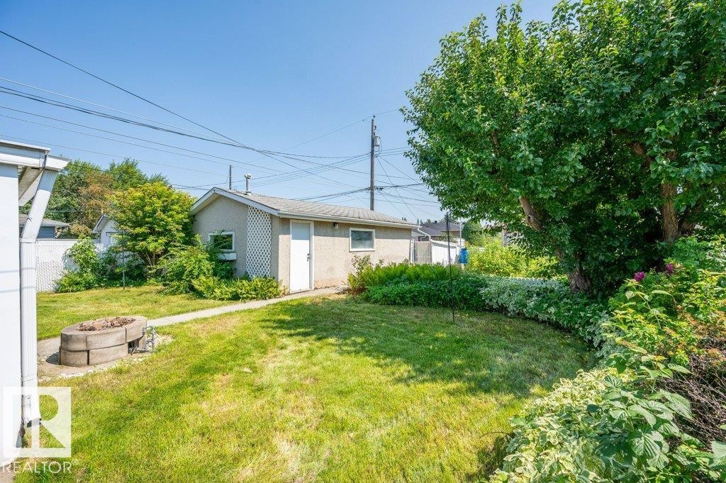 8507 70 Street Nw, Edmonton, AB - Outdoor