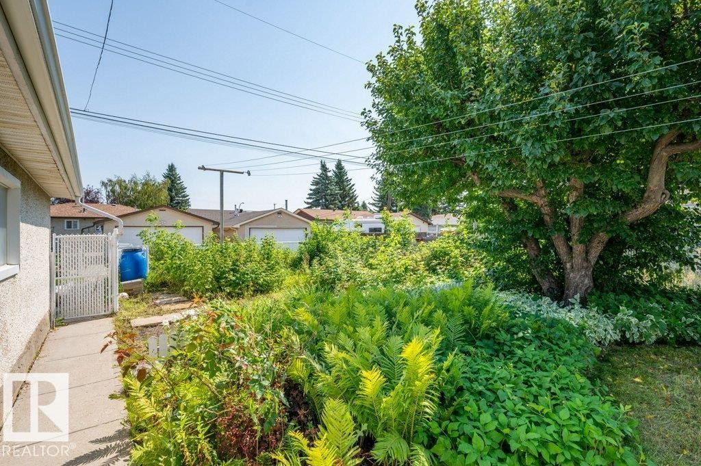 8507 70 Street Nw, Edmonton, AB - Outdoor