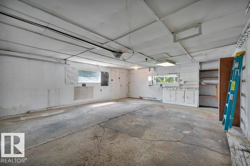 8507 70 Street Nw, Edmonton, AB - Indoor Photo Showing Garage