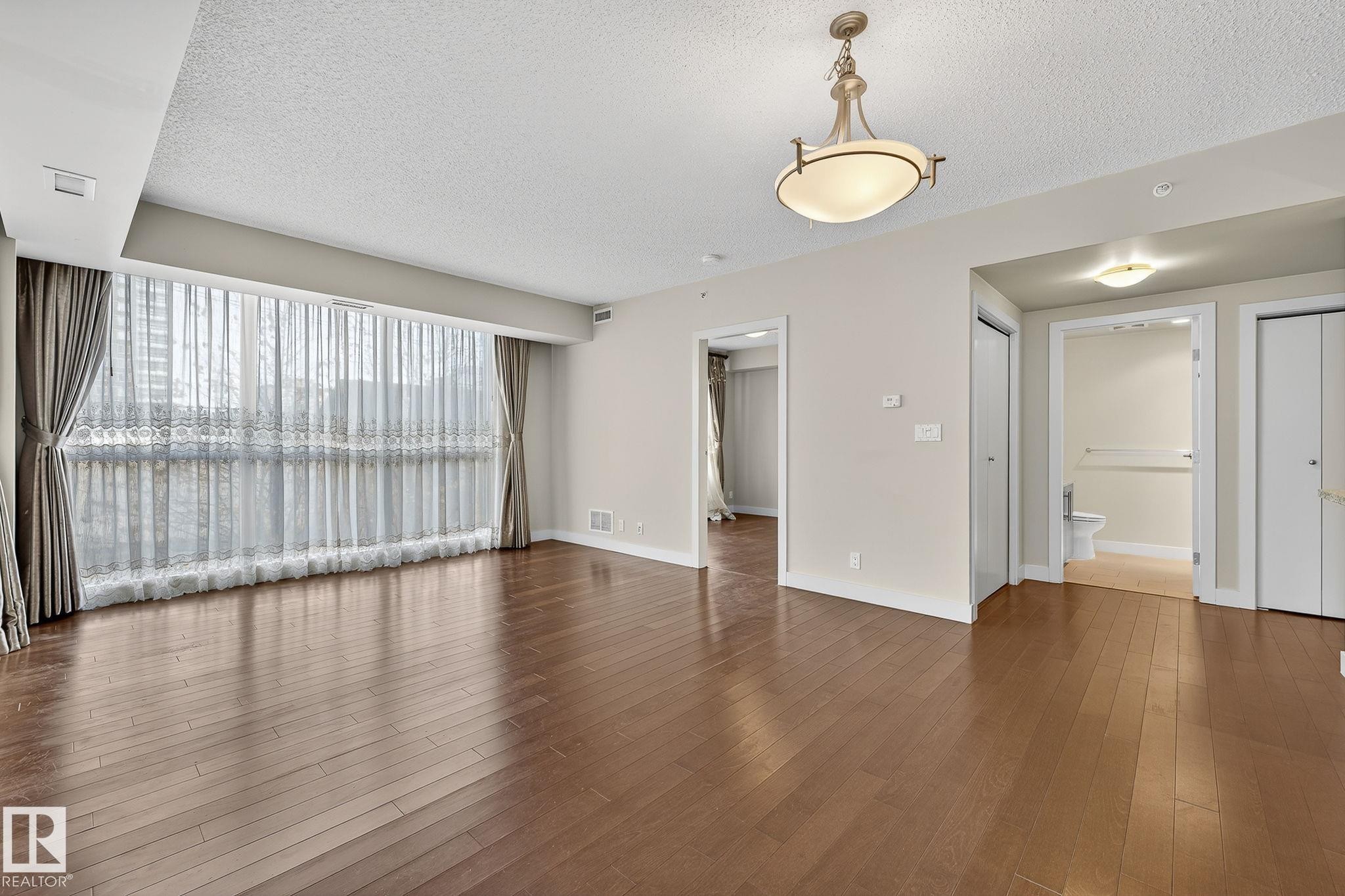 #203 10046 117 St Nw, Edmonton, AB - Indoor Photo Showing Other Room