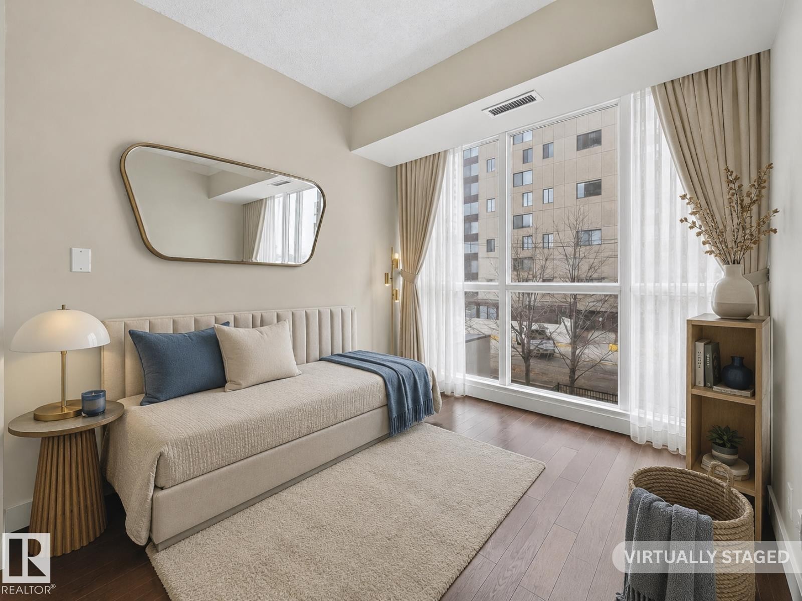 #203 10046 117 St Nw, Edmonton, AB - Indoor