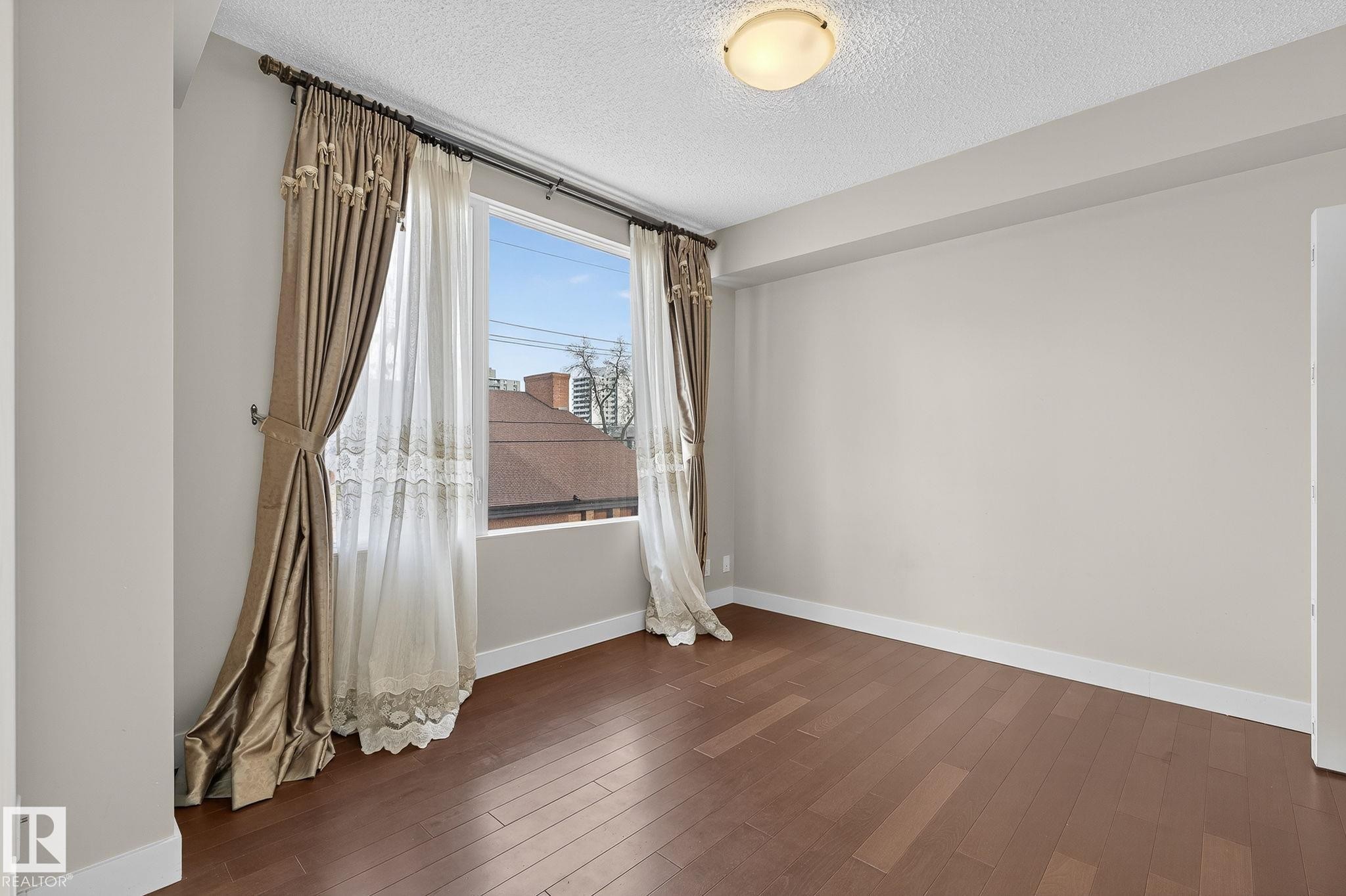 #203 10046 117 St Nw, Edmonton, AB - Indoor Photo Showing Other Room