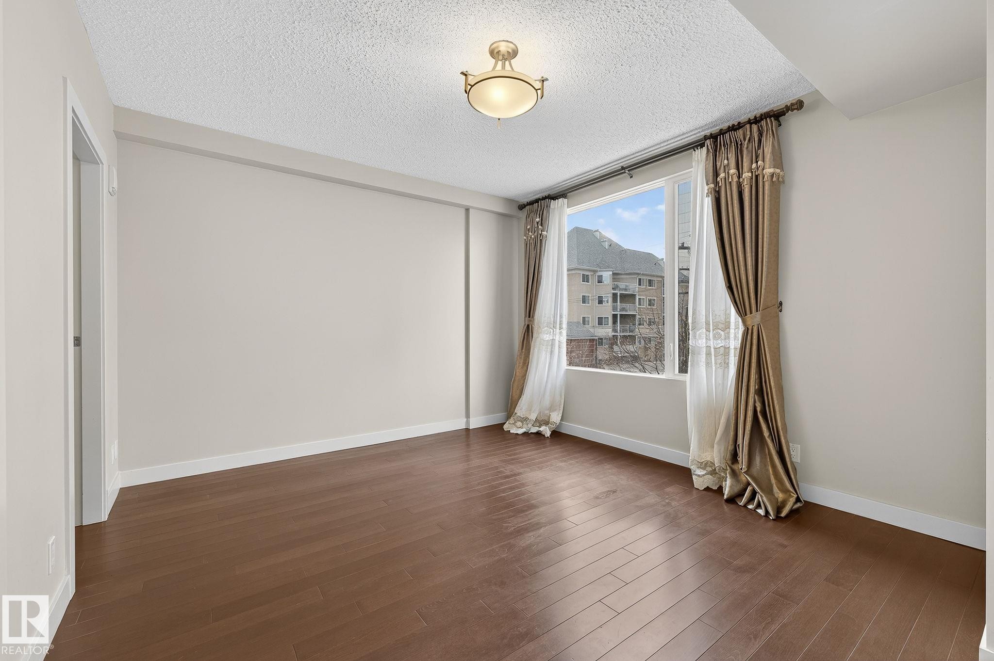 #203 10046 117 St Nw, Edmonton, AB - Indoor Photo Showing Other Room