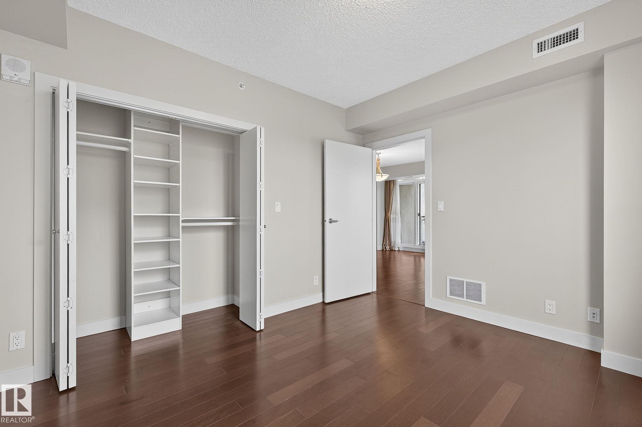 #203 10046 117 St Nw, Edmonton, AB - Indoor Photo Showing Other Room
