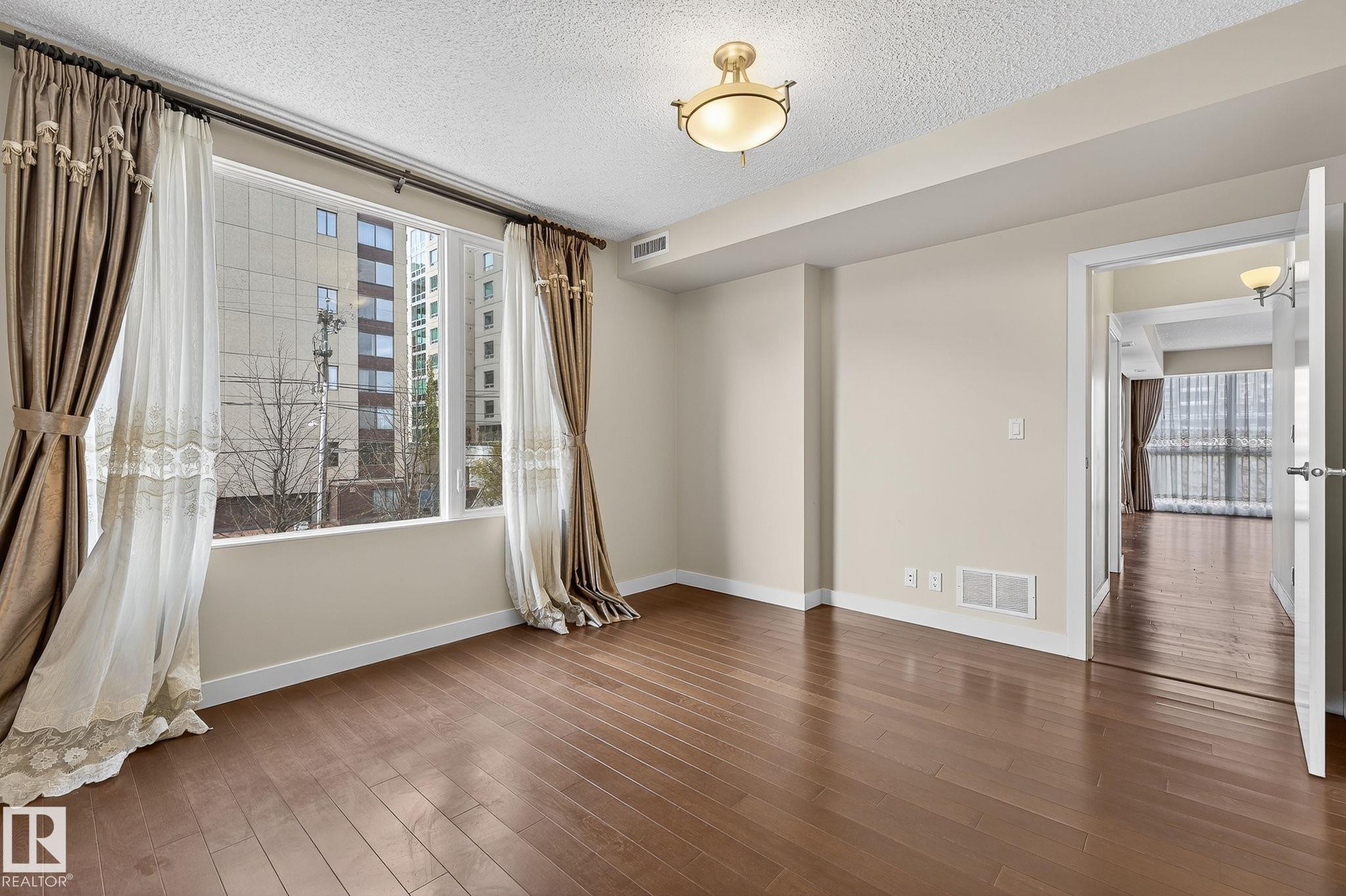 #203 10046 117 St Nw, Edmonton, AB - Indoor Photo Showing Other Room