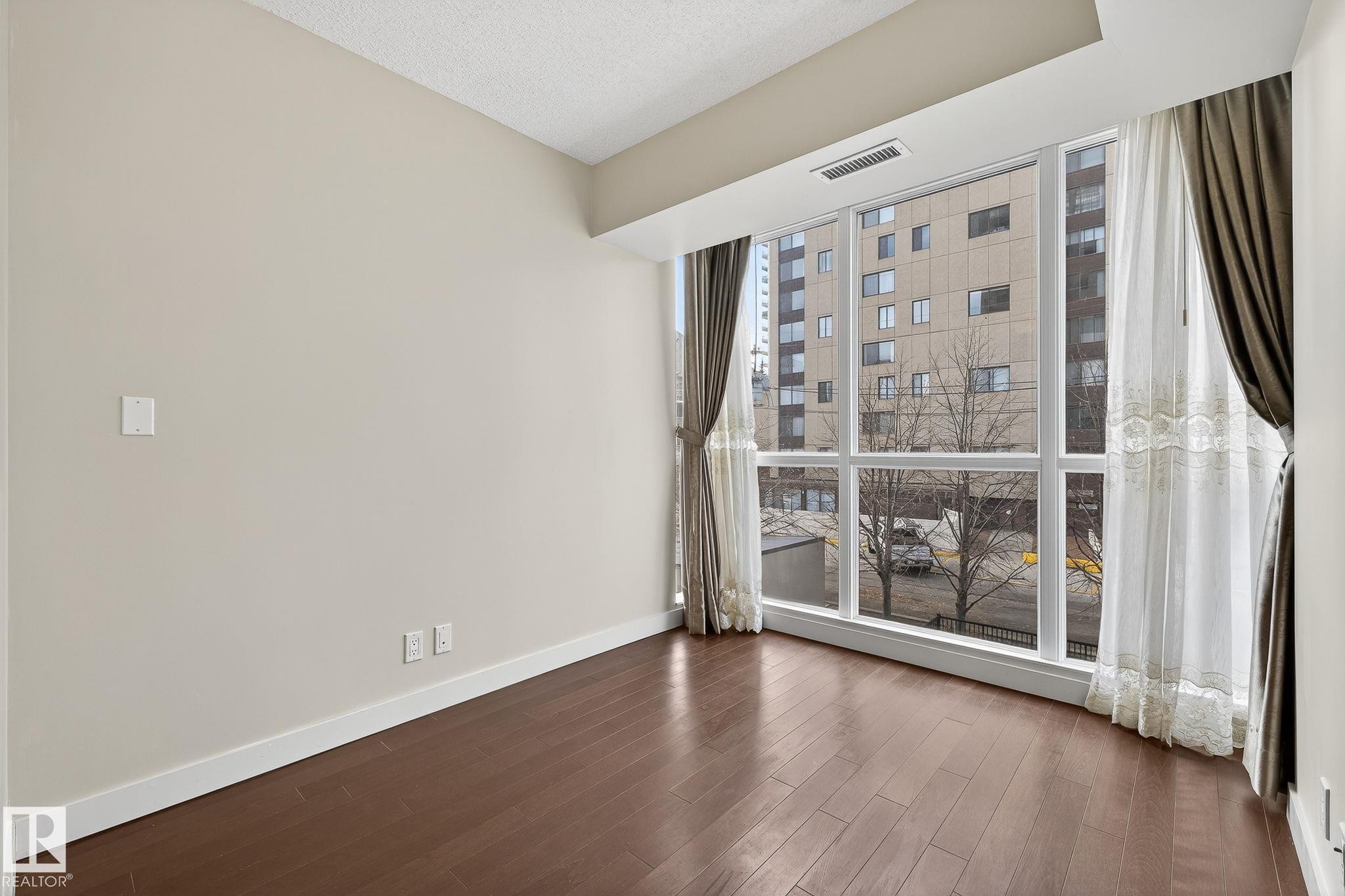 #203 10046 117 St Nw, Edmonton, AB - Indoor Photo Showing Other Room