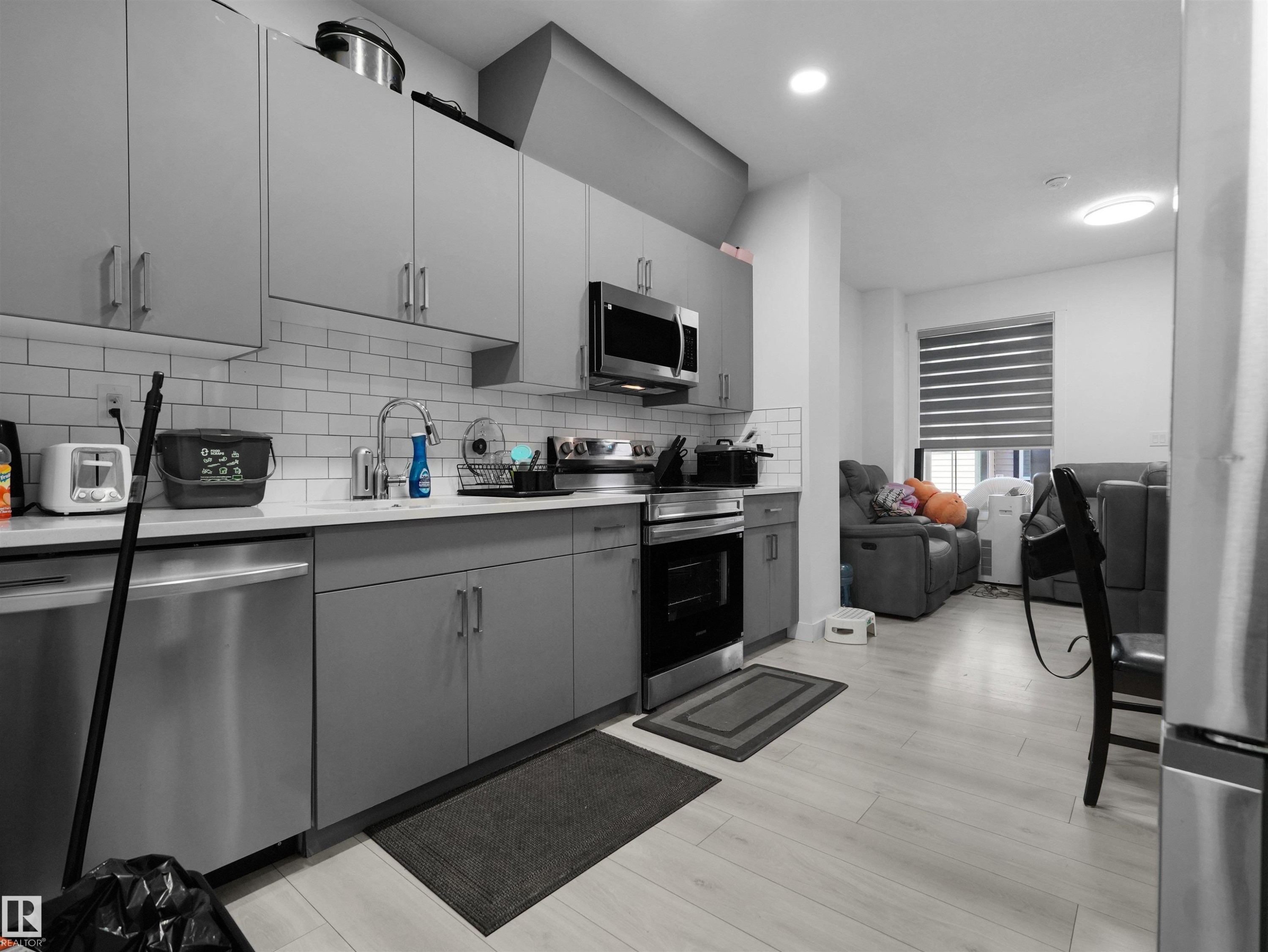 #7 7110 Keswick Common Sw, Edmonton, AB - Indoor Photo Showing Kitchen With Stainless Steel Kitchen With Upgraded Kitchen