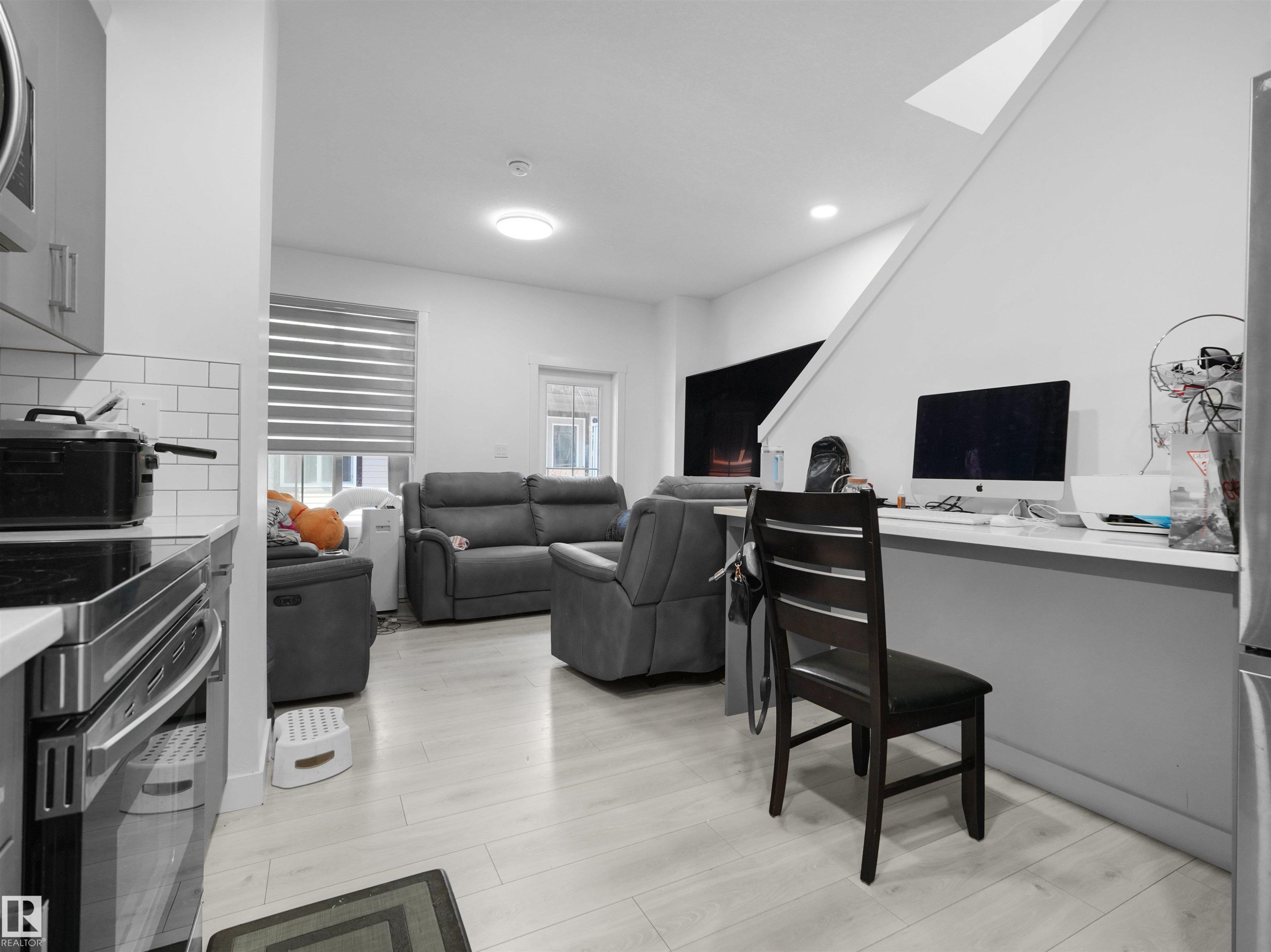 #7 7110 Keswick Common Sw, Edmonton, AB - Indoor