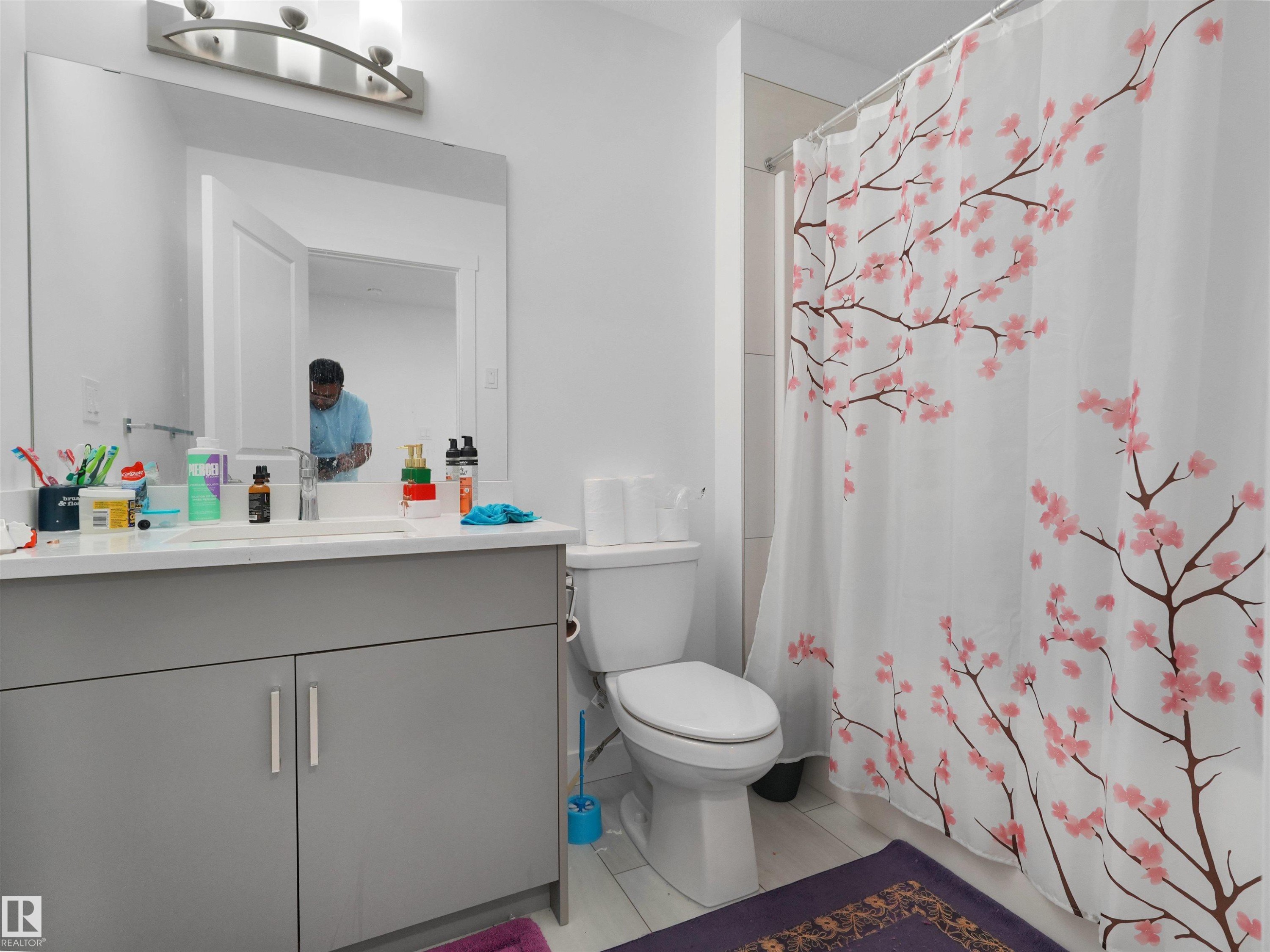#7 7110 Keswick Common Sw, Edmonton, AB - Indoor Photo Showing Bathroom