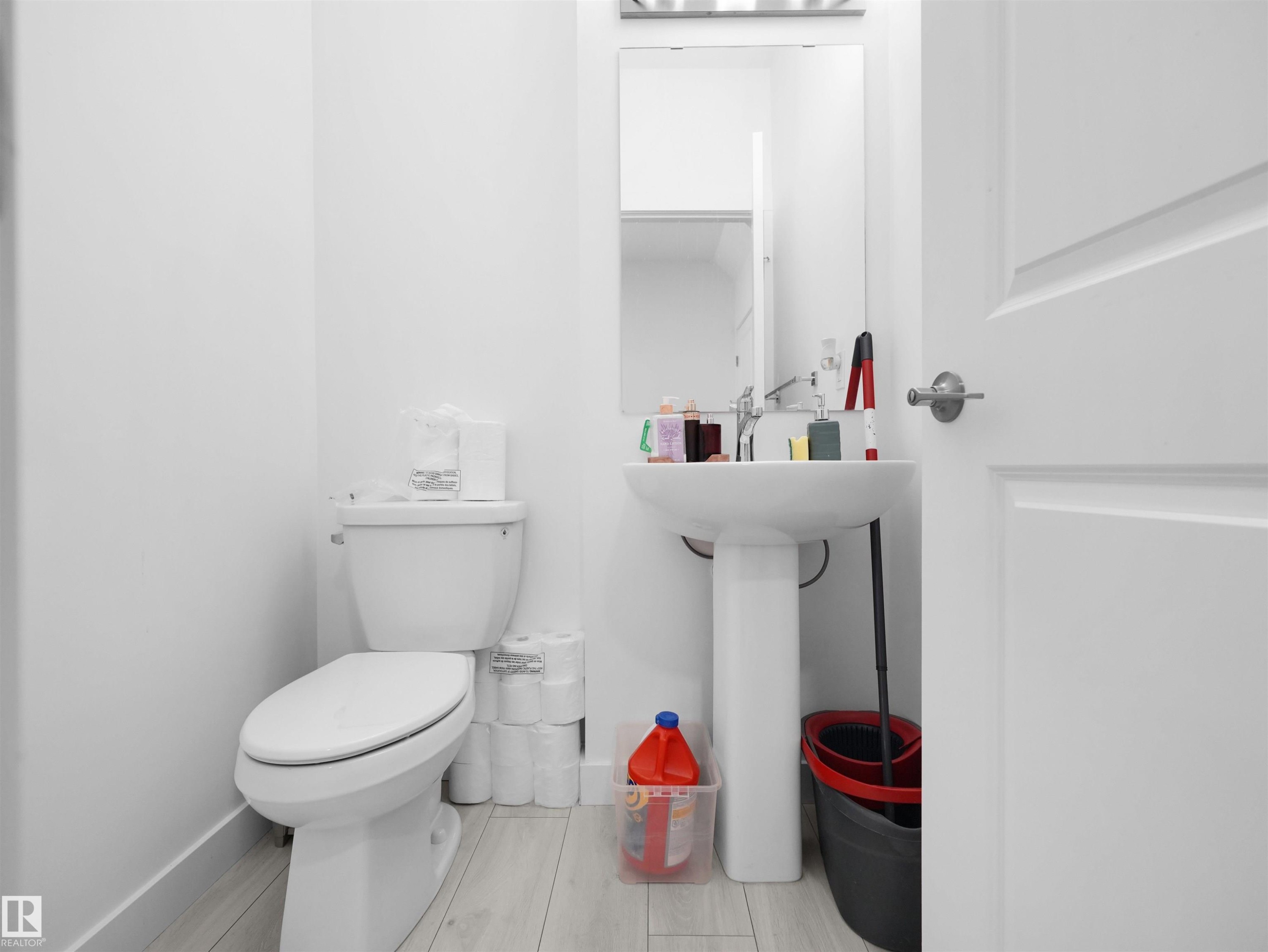 #7 7110 Keswick Common Sw, Edmonton, AB - Indoor Photo Showing Bathroom