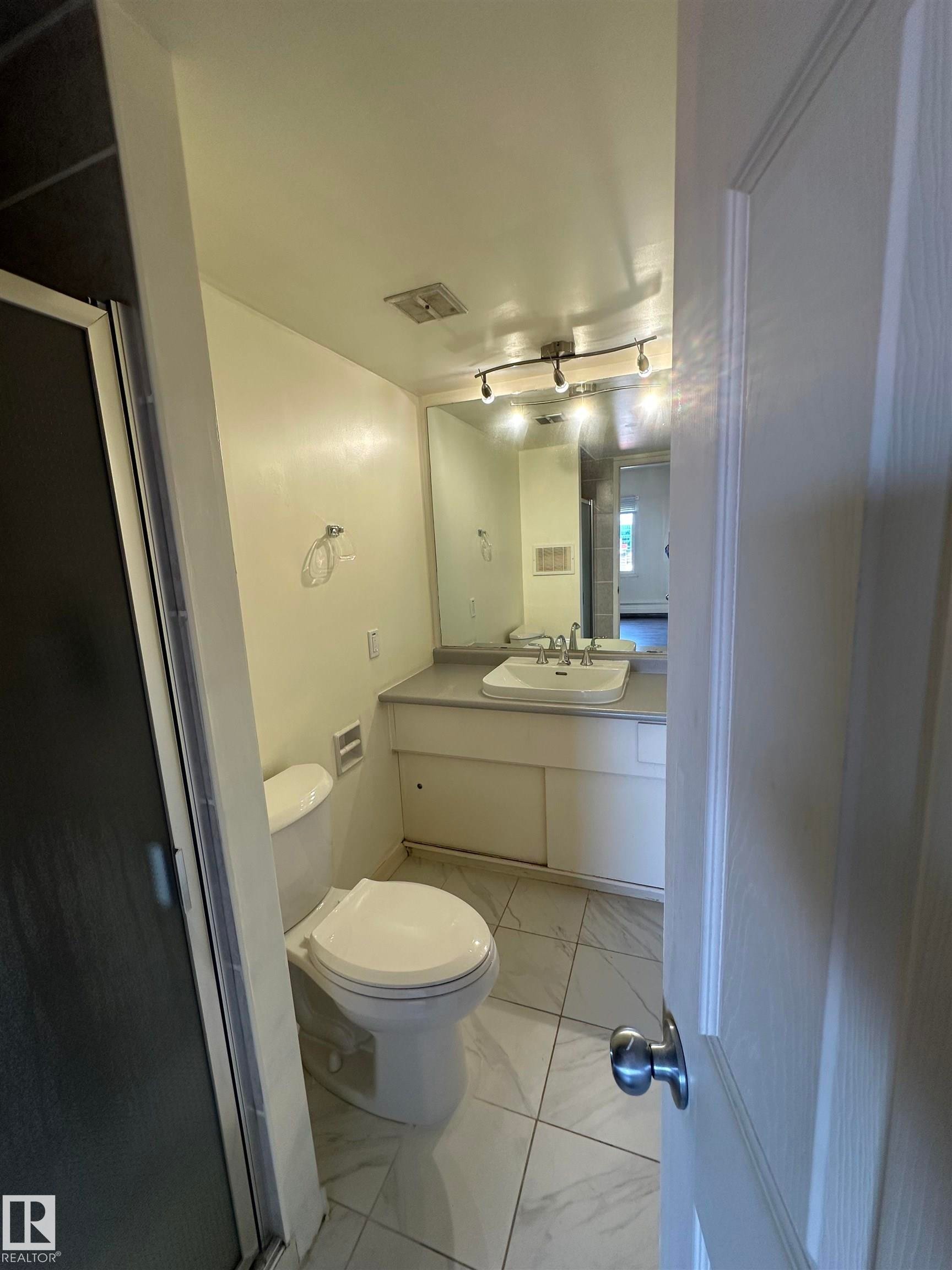 #1601 9909 110 St Nw, Edmonton, AB - Indoor Photo Showing Bathroom