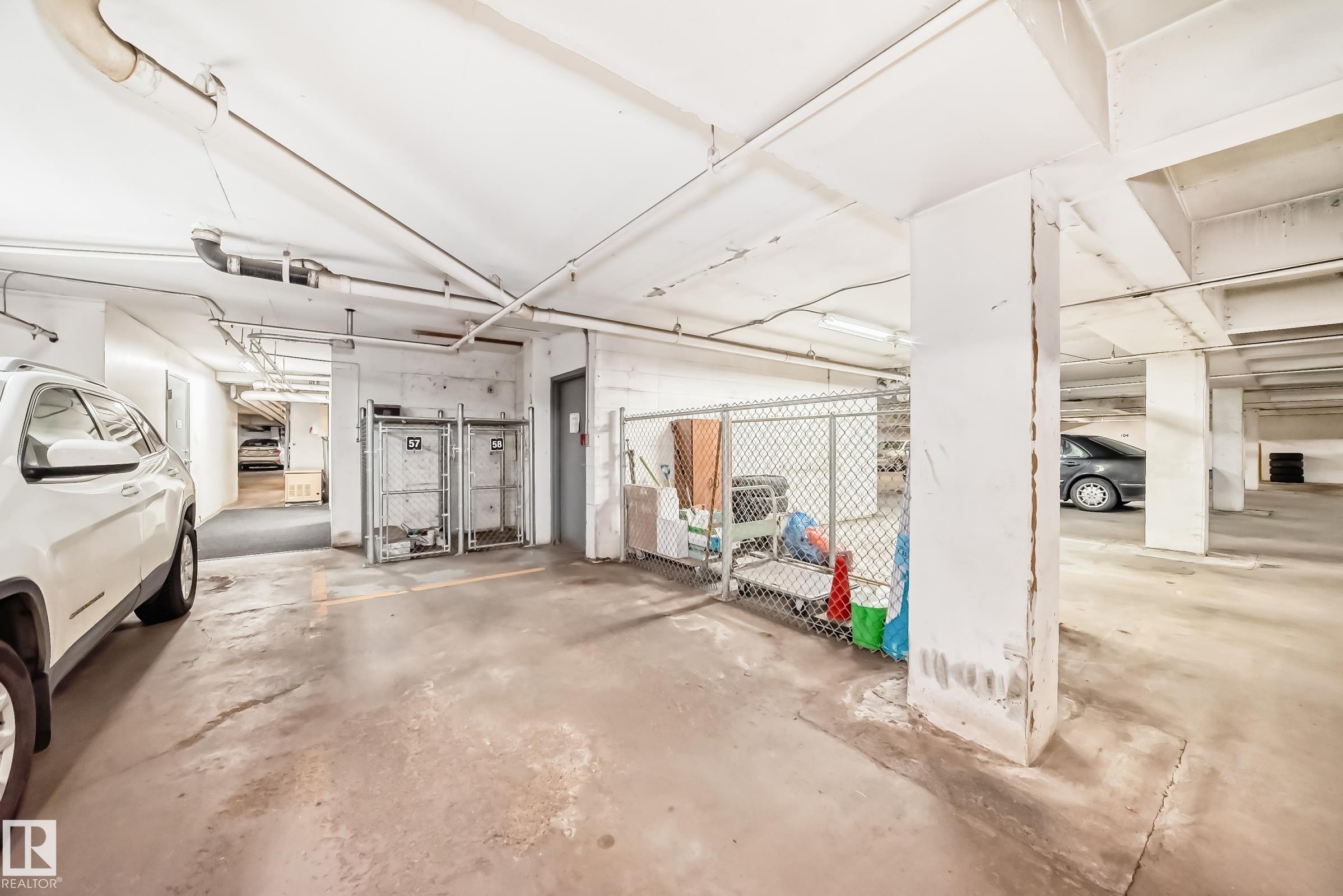 #1601 9909 110 St Nw, Edmonton, AB - Indoor Photo Showing Garage