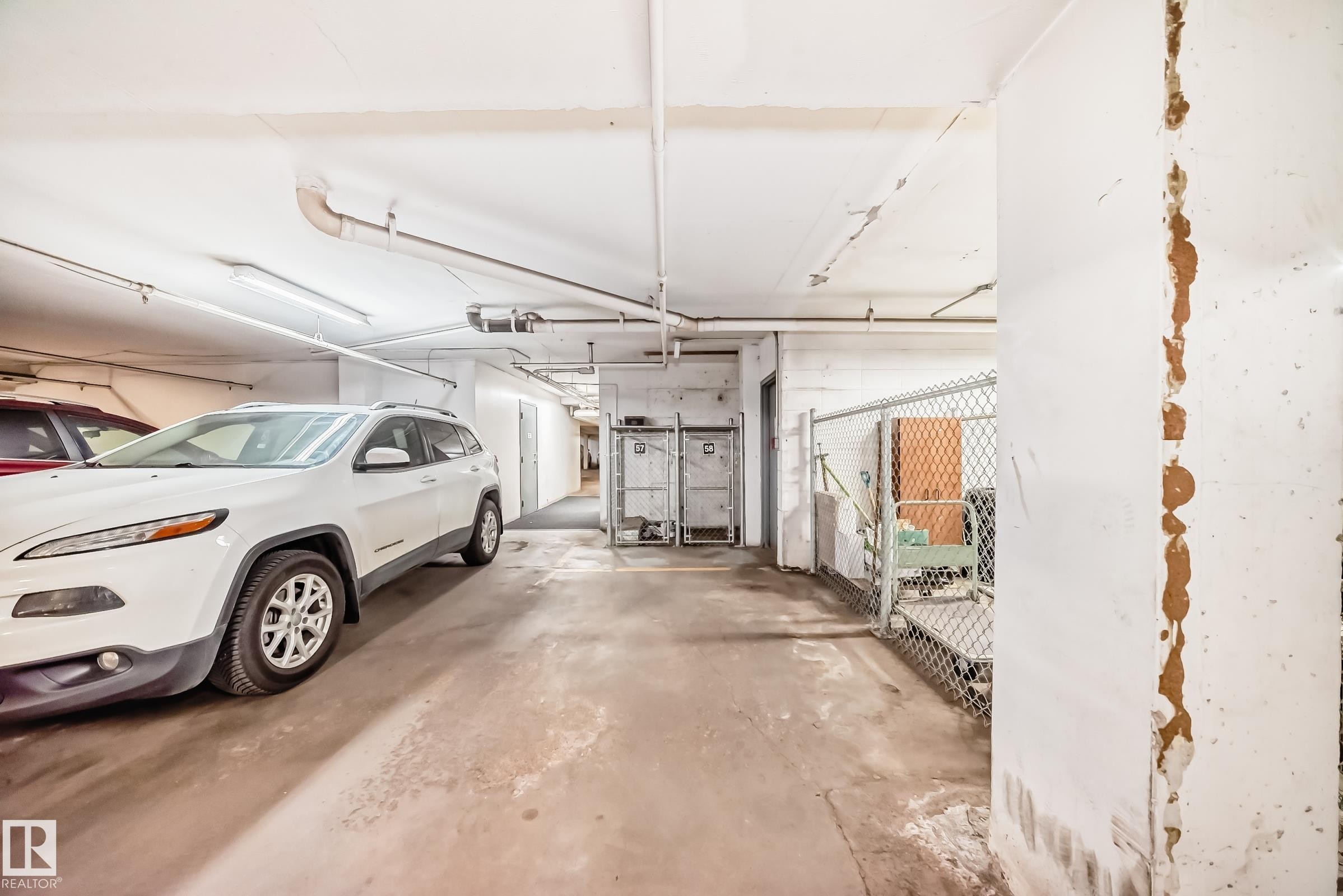 #1601 9909 110 St Nw, Edmonton, AB - Indoor Photo Showing Garage