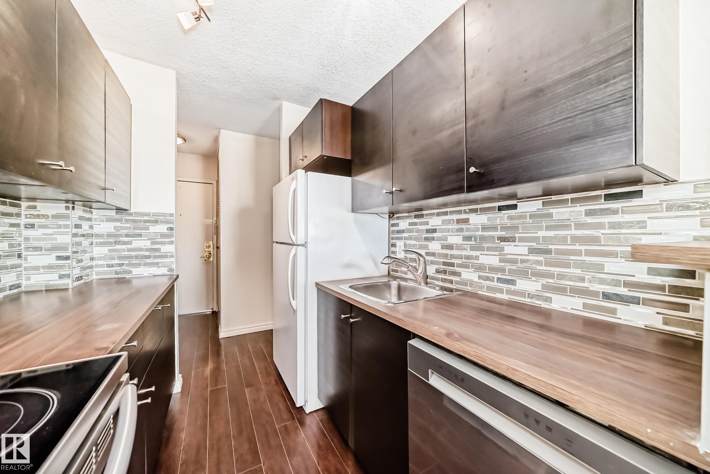 #1601 9909 110 St Nw, Edmonton, AB - Indoor Photo Showing Kitchen With Double Sink With Upgraded Kitchen
