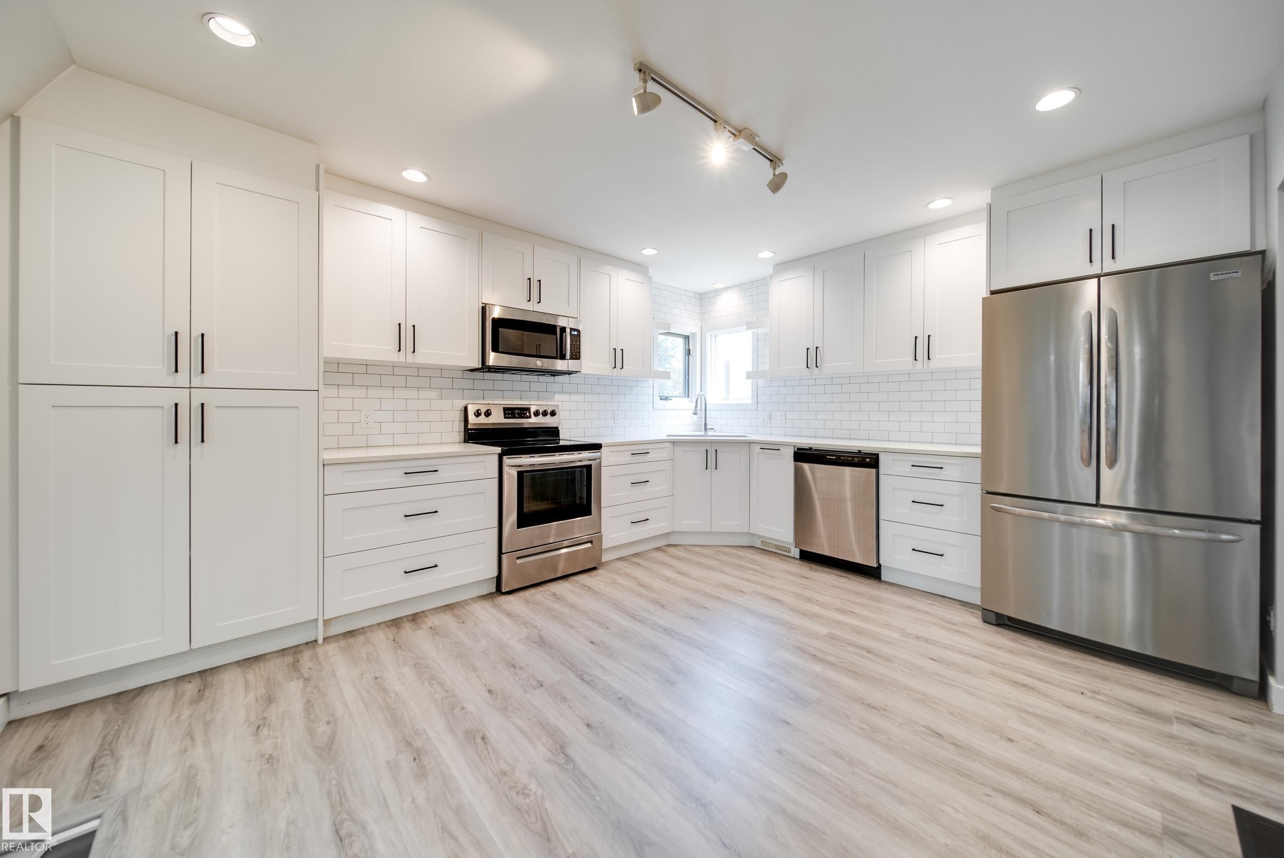 10519 140 Street Nw, Edmonton, AB - Indoor Photo Showing Kitchen With Upgraded Kitchen