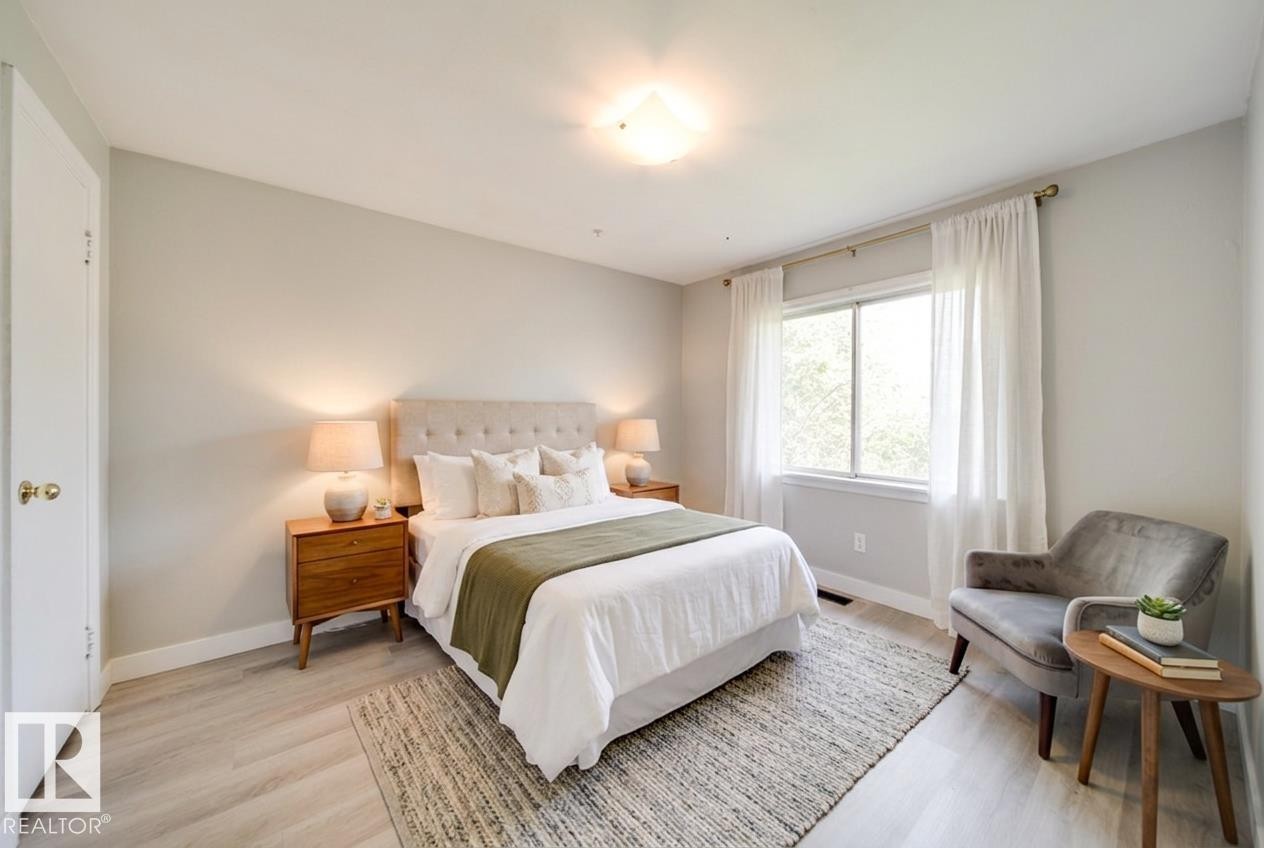 10519 140 Street Nw, Edmonton, AB - Indoor Photo Showing Bedroom