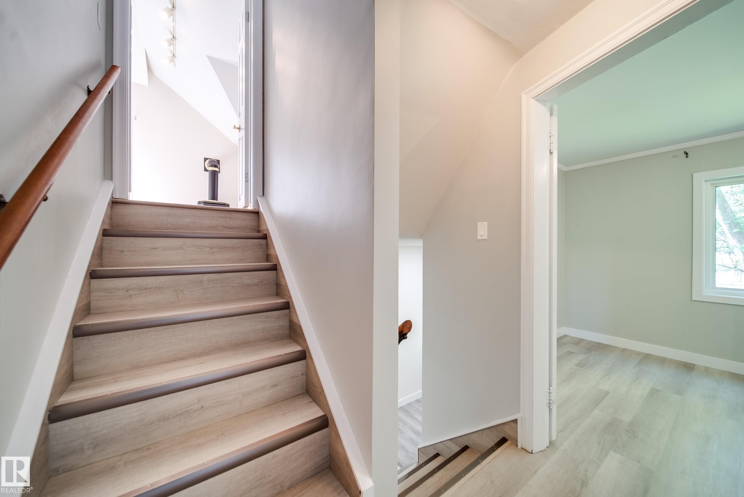 10519 140 Street Nw, Edmonton, AB - Indoor Photo Showing Other Room