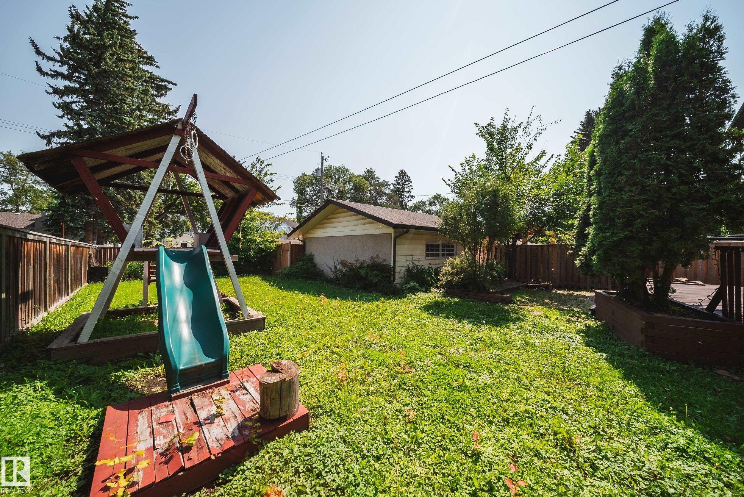 10519 140 Street Nw, Edmonton, AB - Outdoor With Backyard