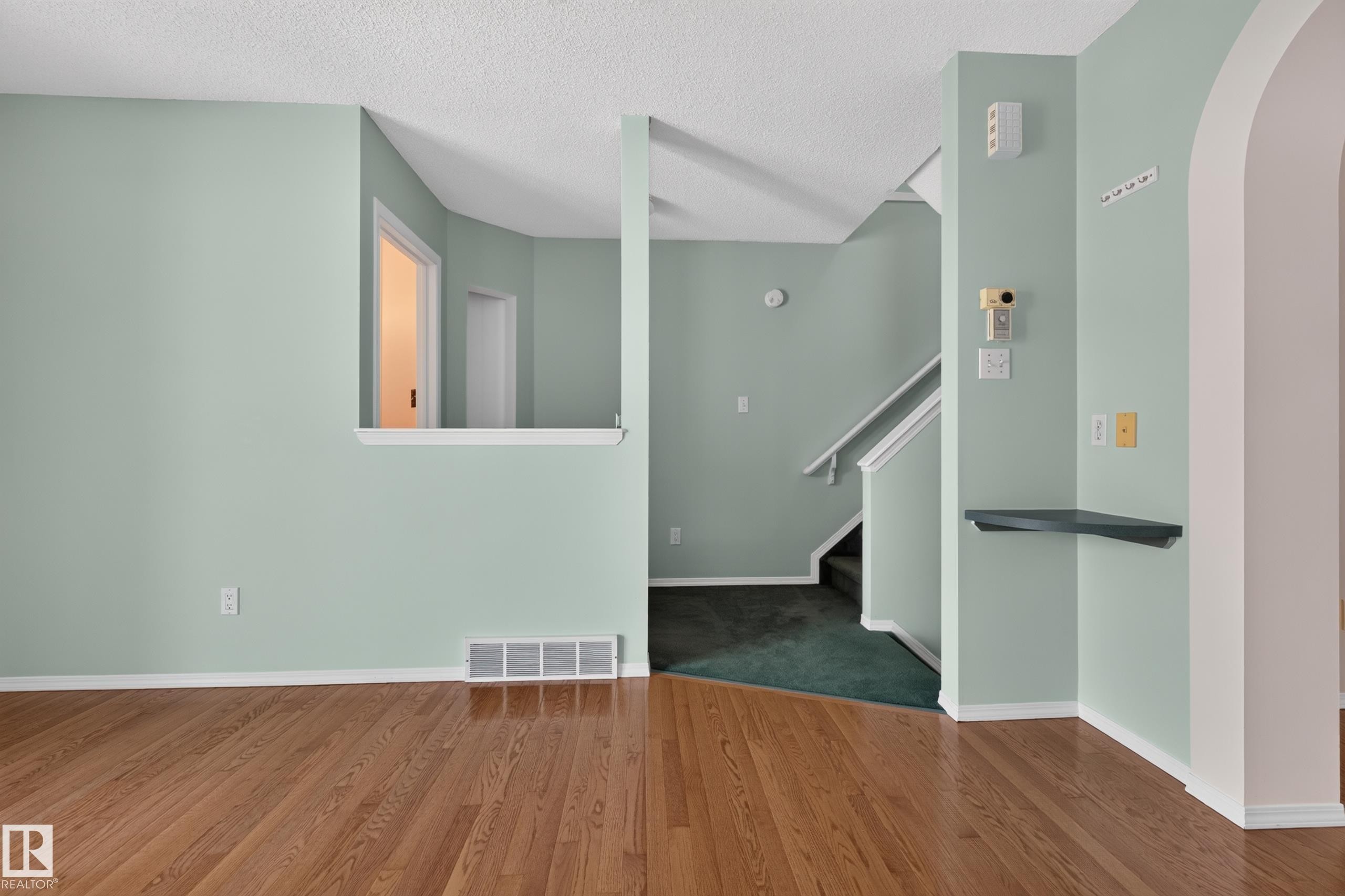 #111 1670 Jamha Rd Nw, Edmonton, AB - Indoor Photo Showing Other Room