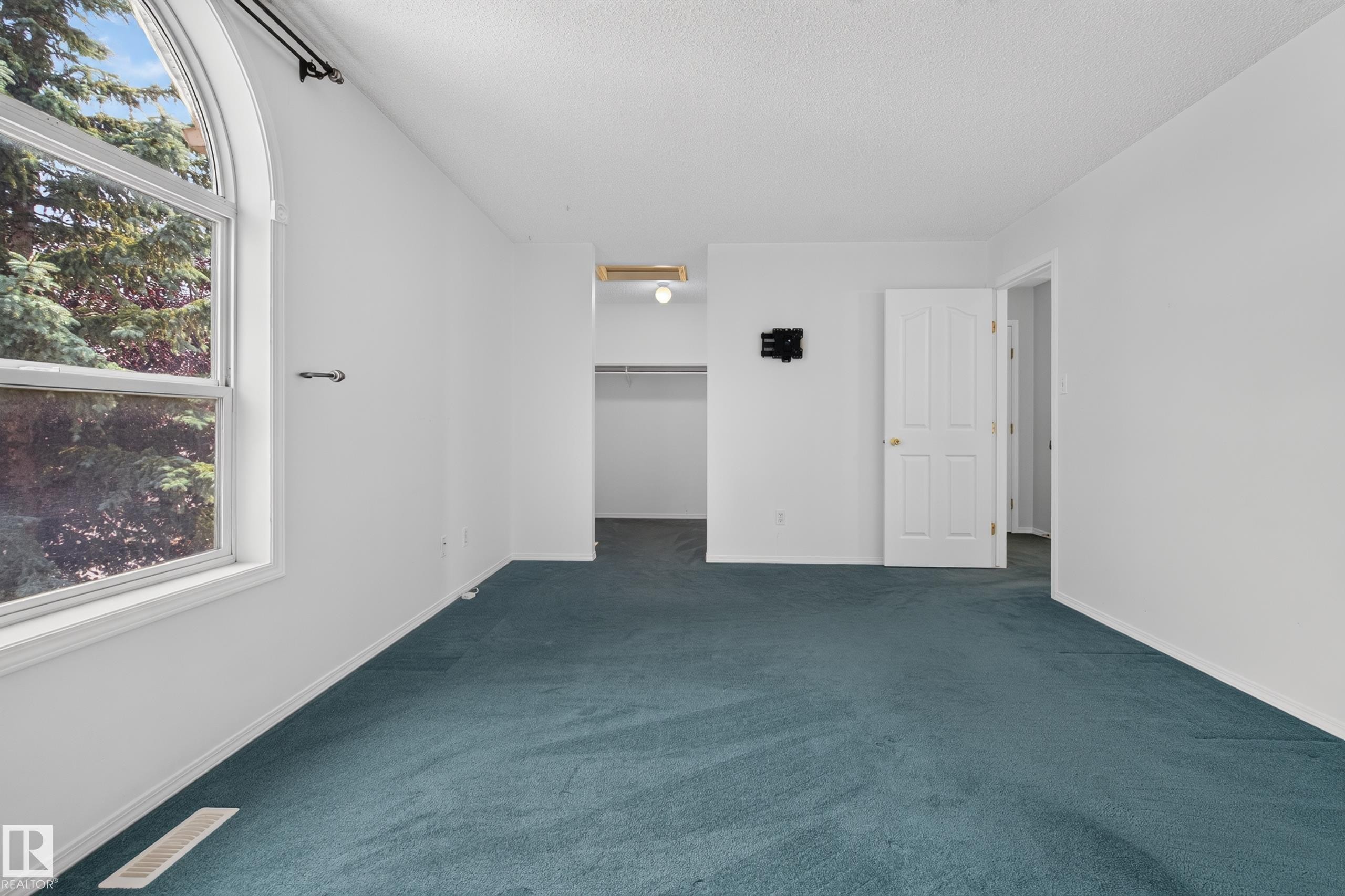 #111 1670 Jamha Rd Nw, Edmonton, AB - Indoor Photo Showing Other Room