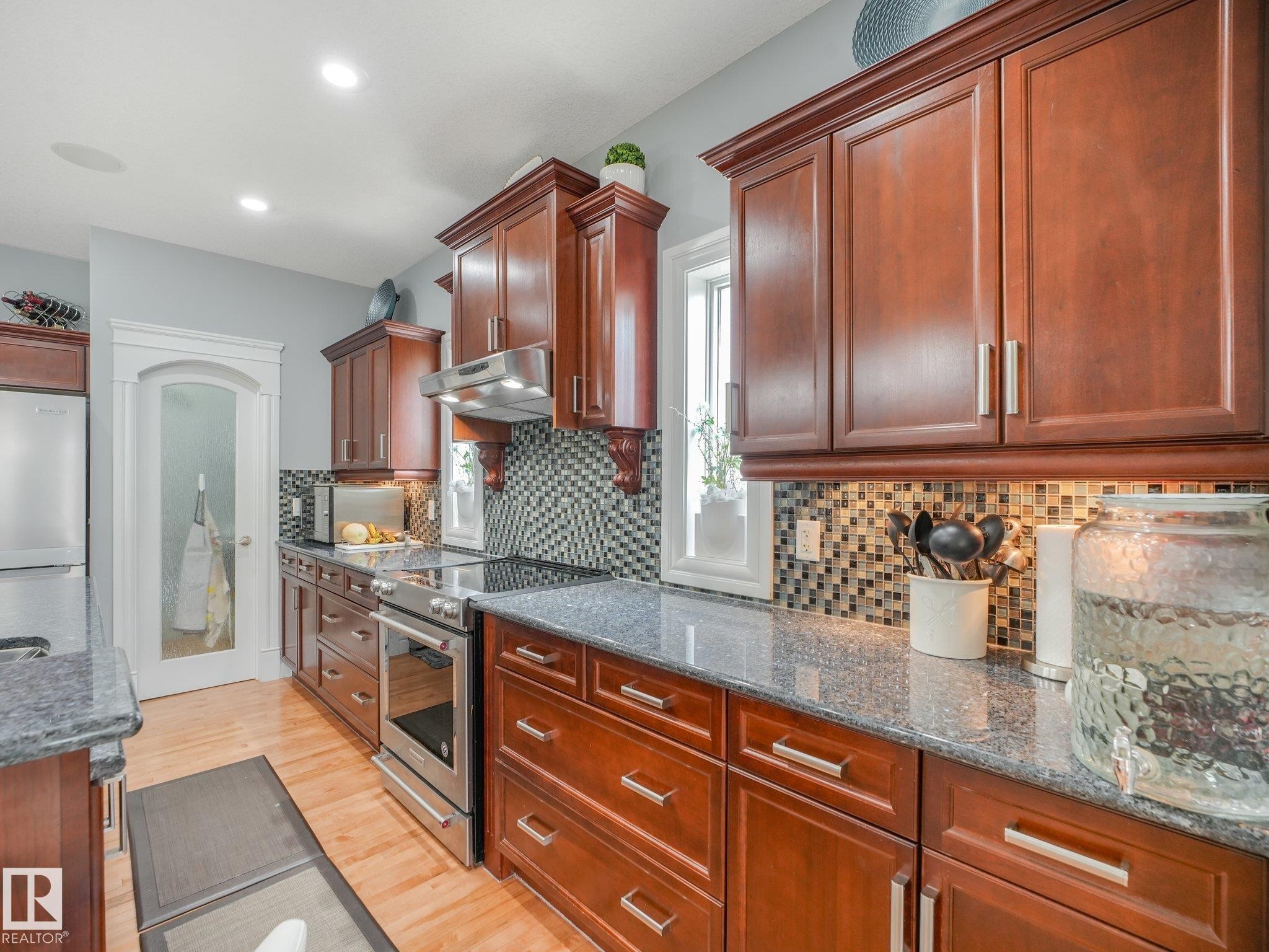 544 Adams Way Sw, Edmonton, AB - Indoor Photo Showing Kitchen With Upgraded Kitchen