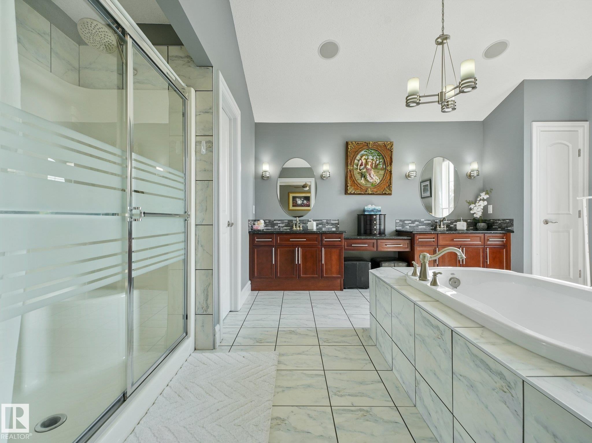 544 Adams Way Sw, Edmonton, AB - Indoor Photo Showing Bathroom