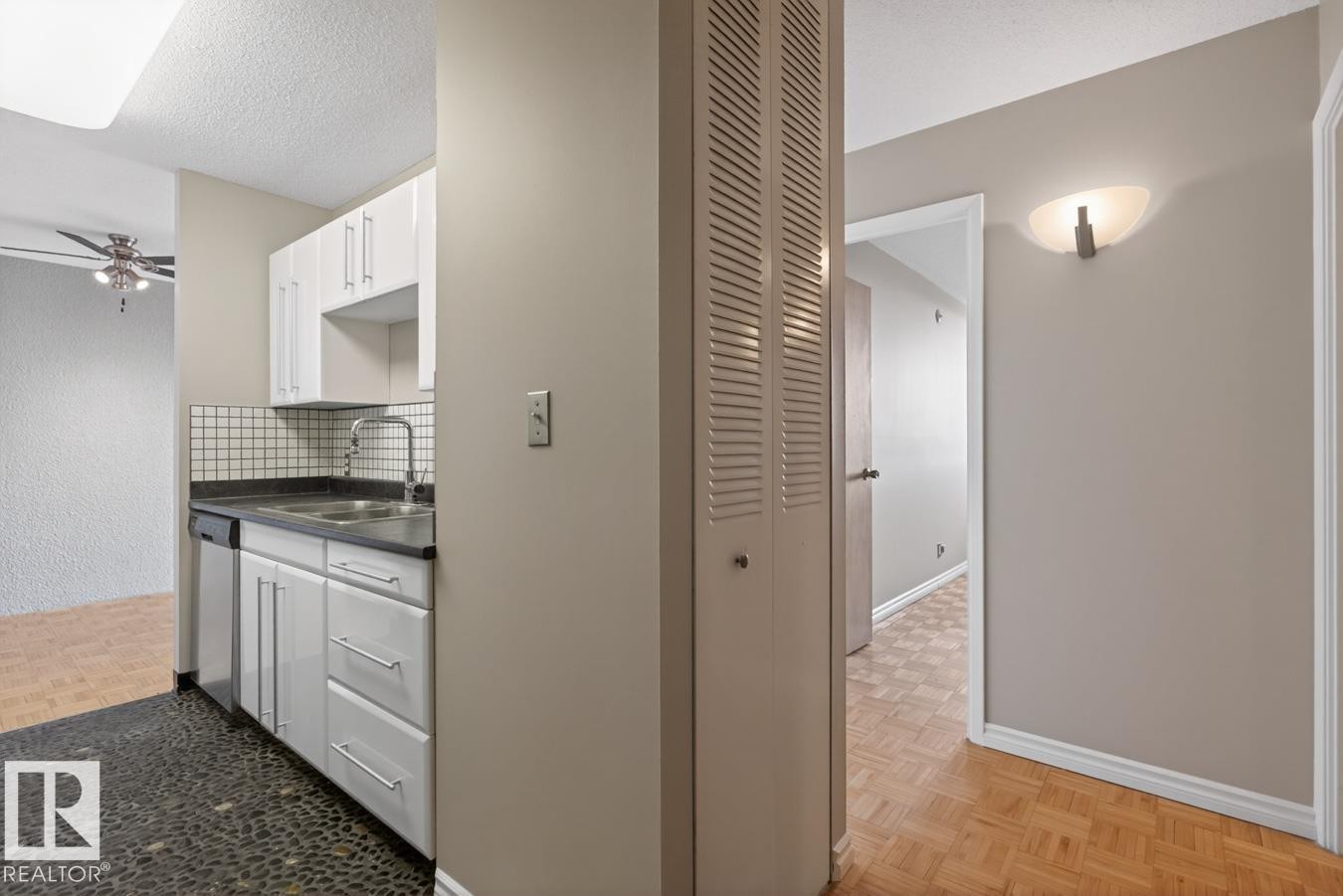 #605 11307 99 Av Nw, Edmonton, AB