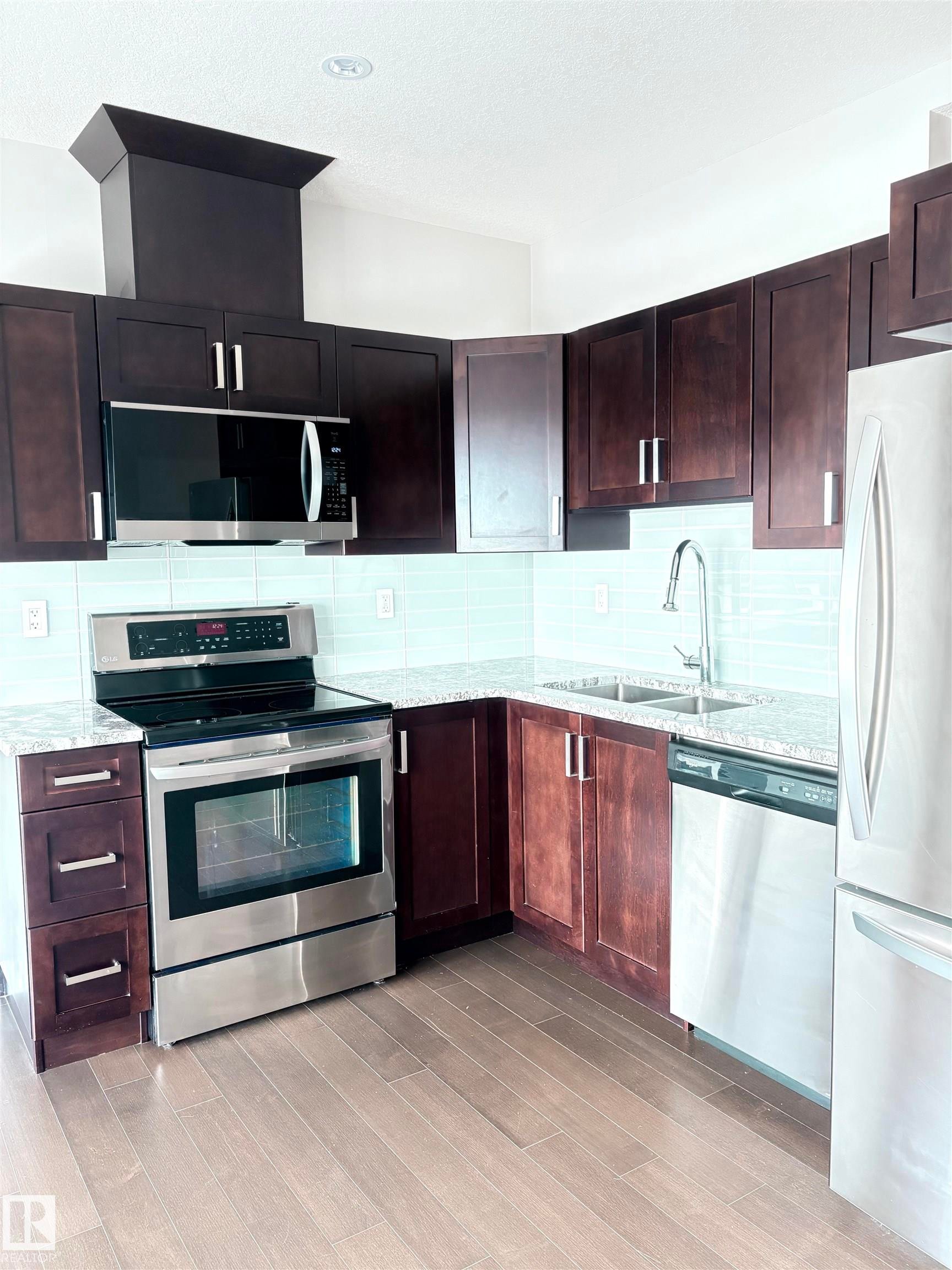 #2804 10238 103 St Nw, Edmonton, AB - Indoor Photo Showing Kitchen