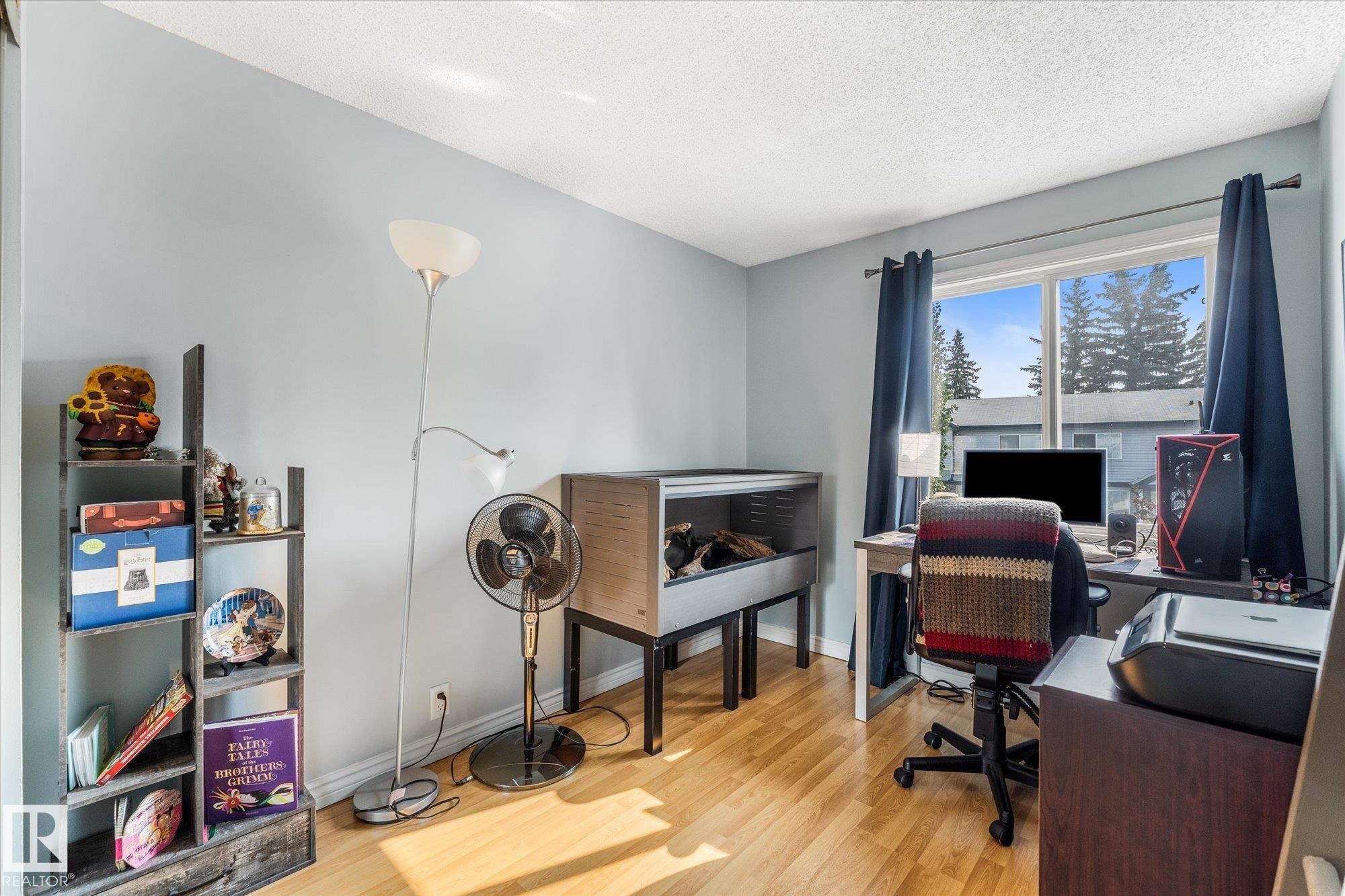 #26 100 Westridge Cr, Spruce Grove, AB - Indoor Photo Showing Office