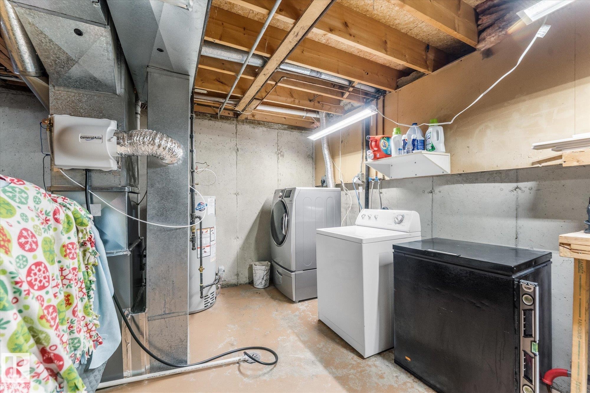 #26 100 Westridge Cr, Spruce Grove, AB - Indoor Photo Showing Laundry Room