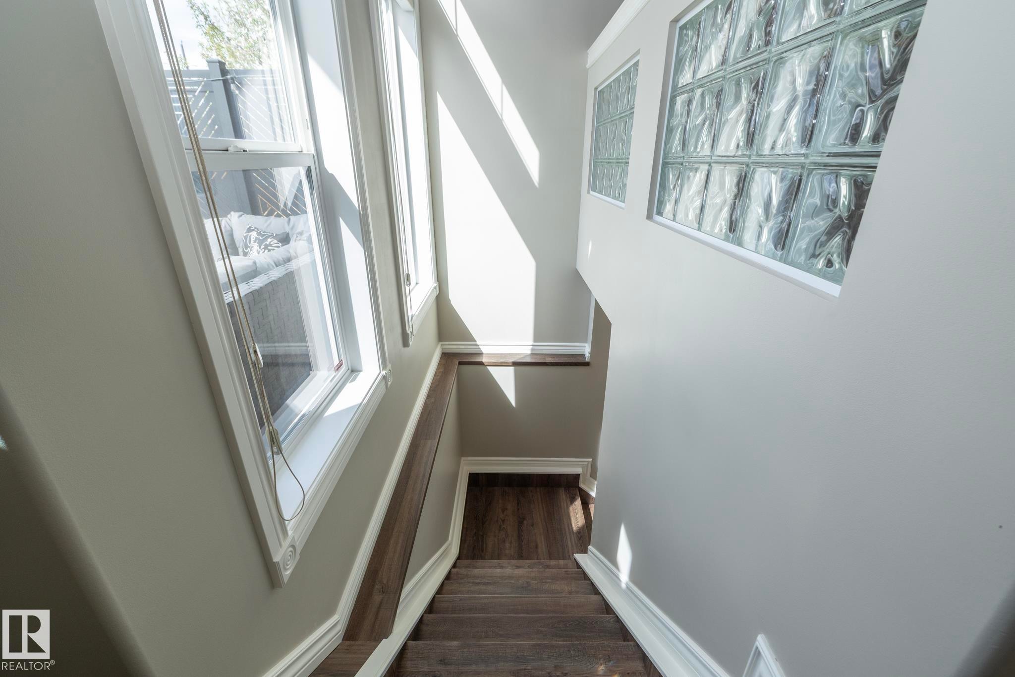10416 148 Street Nw, Edmonton, AB - Indoor Photo Showing Other Room