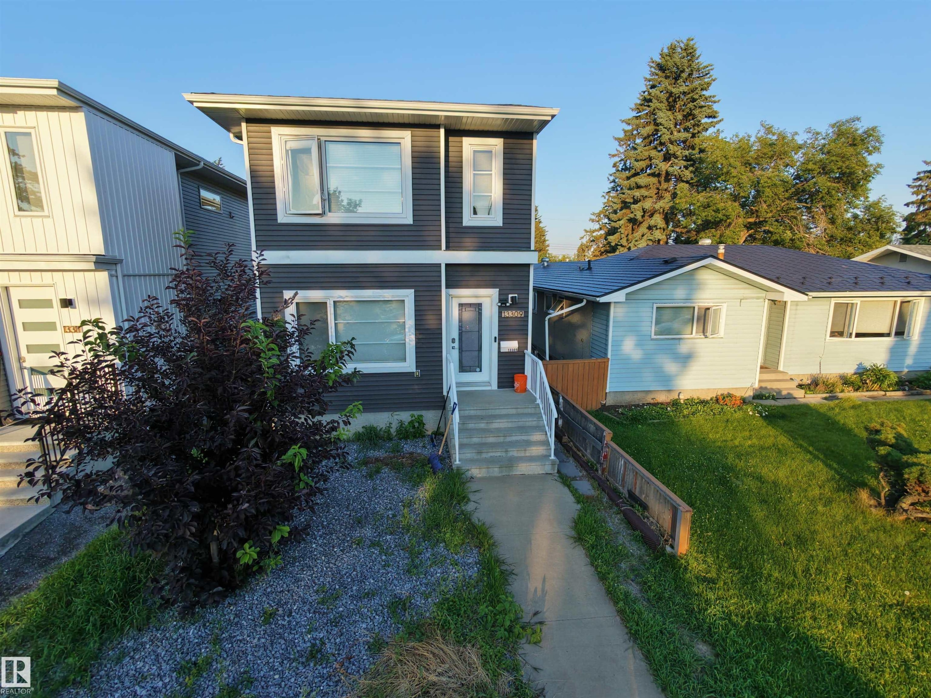 Modern two-story residence featuring dark horizontal siding and contrasting white trim - 13309 104 Street Nw, Edmonton, AB - Outdoor