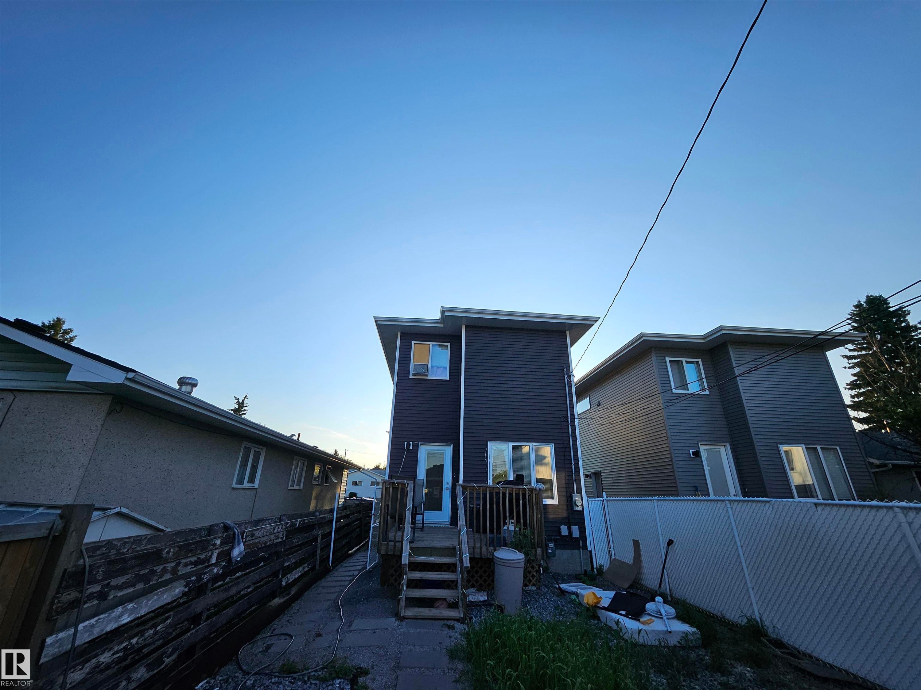 Contemporary exterior featuring dark siding - 13309 104 Street Nw, Edmonton, AB - Outdoor