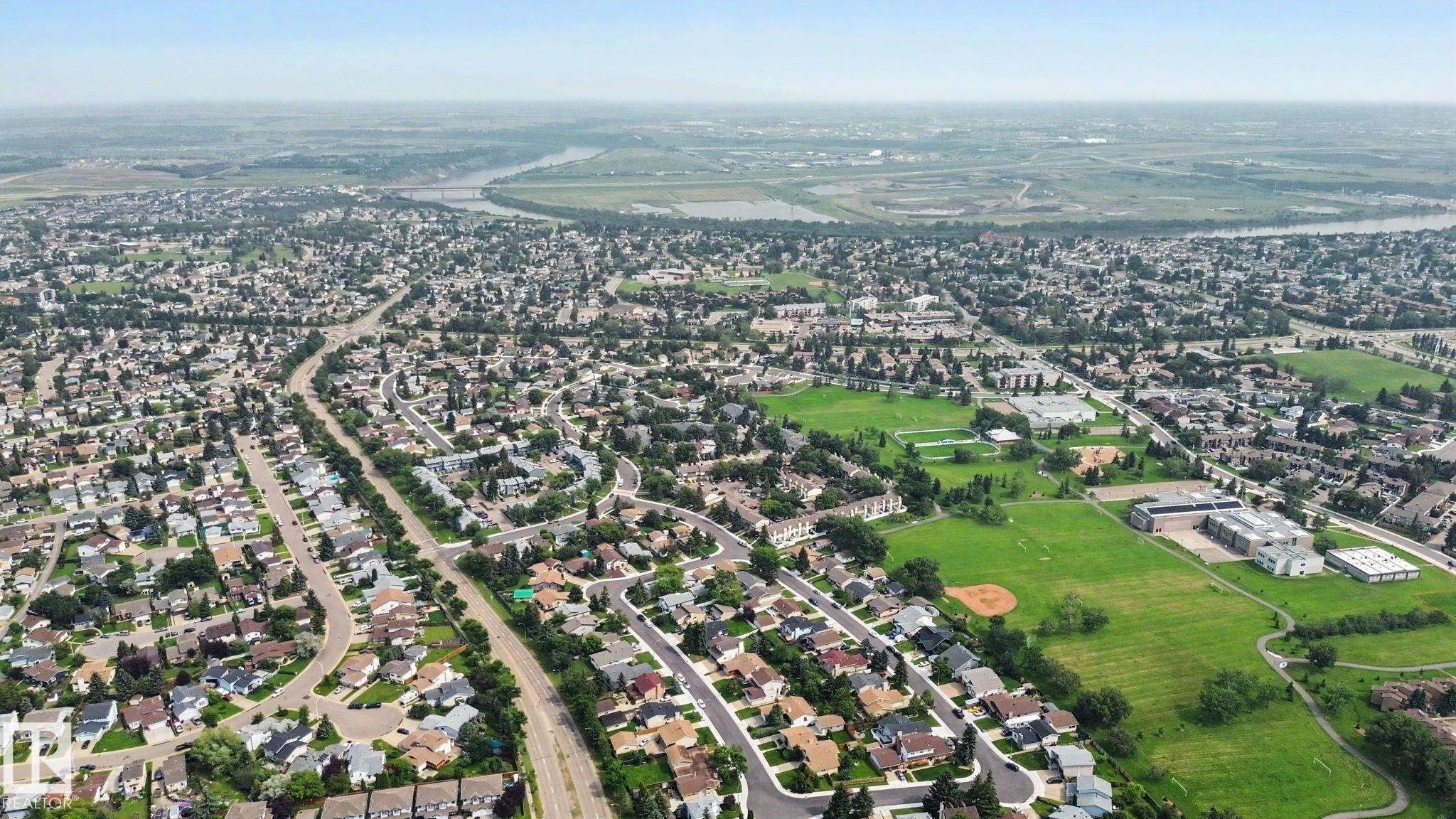 Aerial perspective showcasing a residential area with varied housing styles - #39 3111 142 Av Nw, Edmonton, AB - Outdoor With View