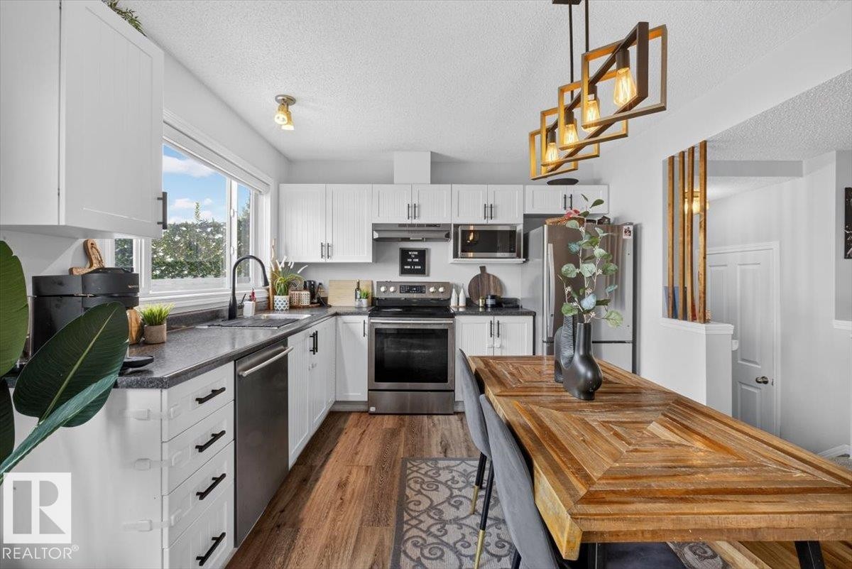 6030 S Terwillegar Boulevard Nw, Edmonton, AB - Indoor Photo Showing Kitchen