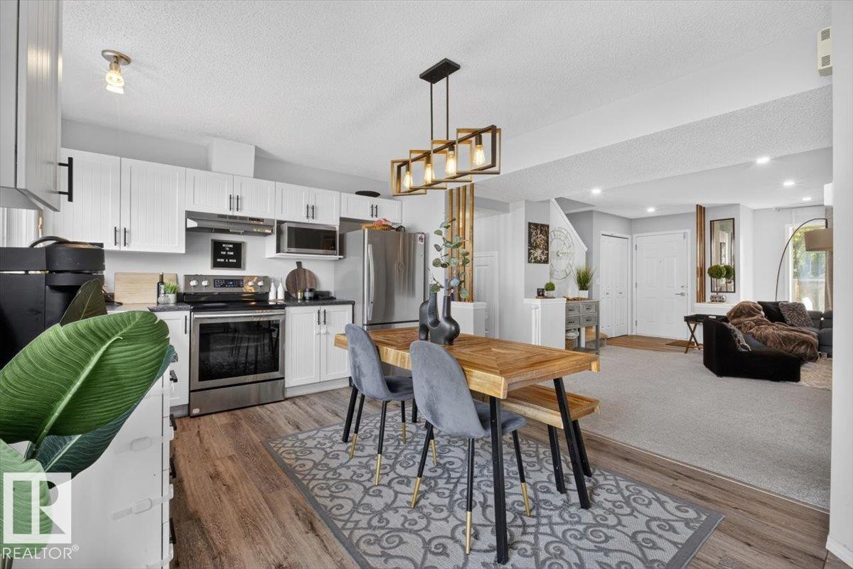 6030 S Terwillegar Boulevard Nw, Edmonton, AB - Indoor Photo Showing Kitchen