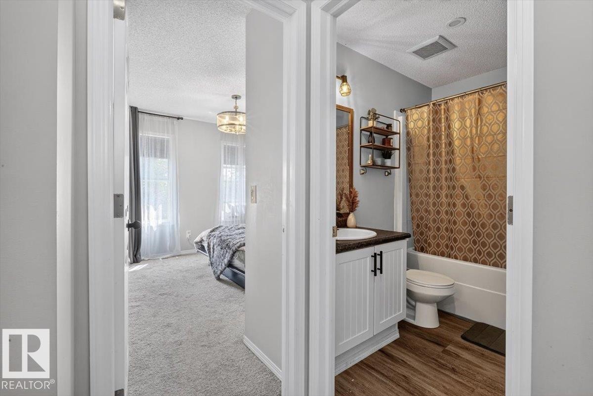 6030 S Terwillegar Boulevard Nw, Edmonton, AB - Indoor Photo Showing Bathroom