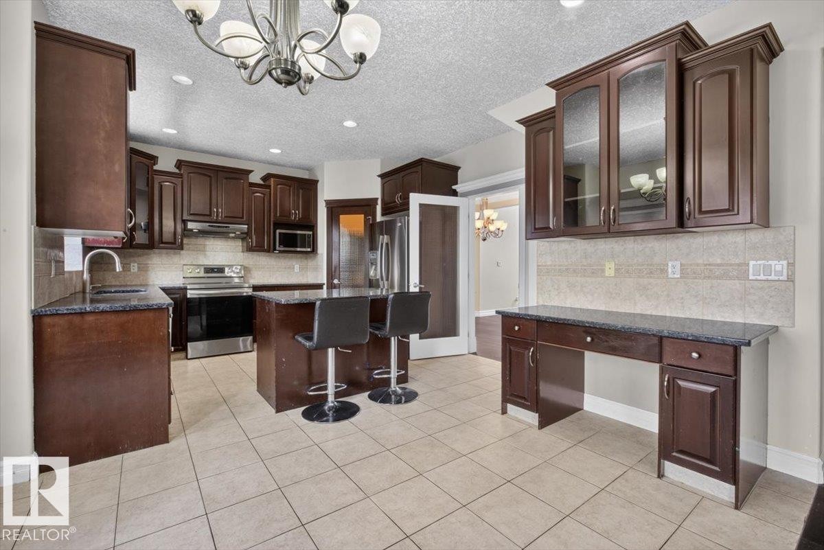 2836 34A Avenue Nw, Edmonton, AB - Indoor Photo Showing Kitchen