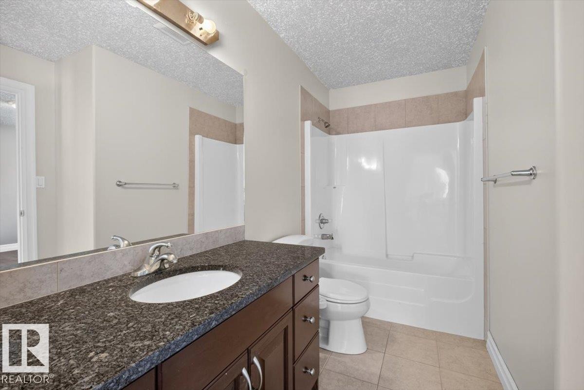 2836 34A Avenue Nw, Edmonton, AB - Indoor Photo Showing Bathroom