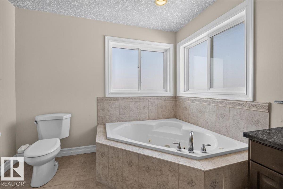 2836 34A Avenue Nw, Edmonton, AB - Indoor Photo Showing Bathroom