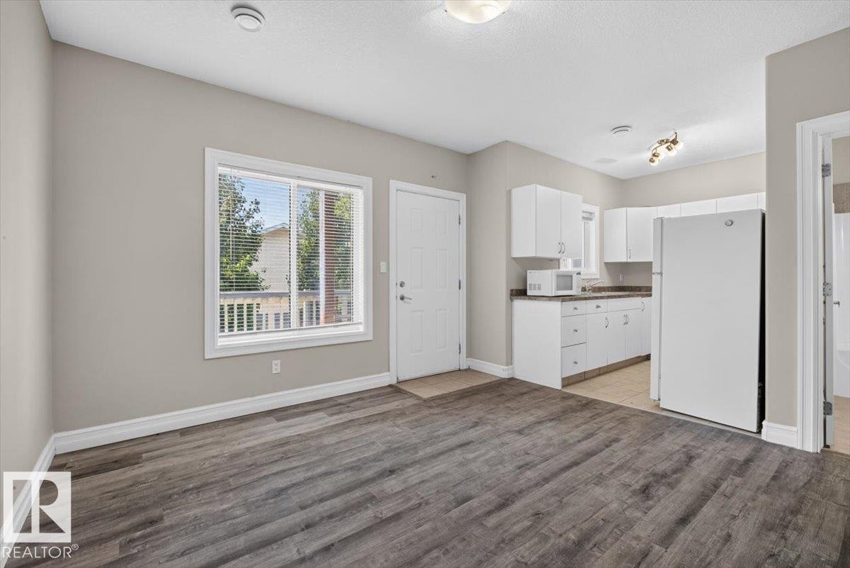 2836 34A Avenue Nw, Edmonton, AB - Indoor Photo Showing Kitchen