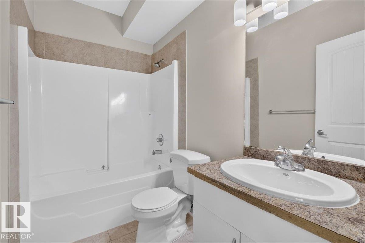 2836 34A Avenue Nw, Edmonton, AB - Indoor Photo Showing Bathroom
