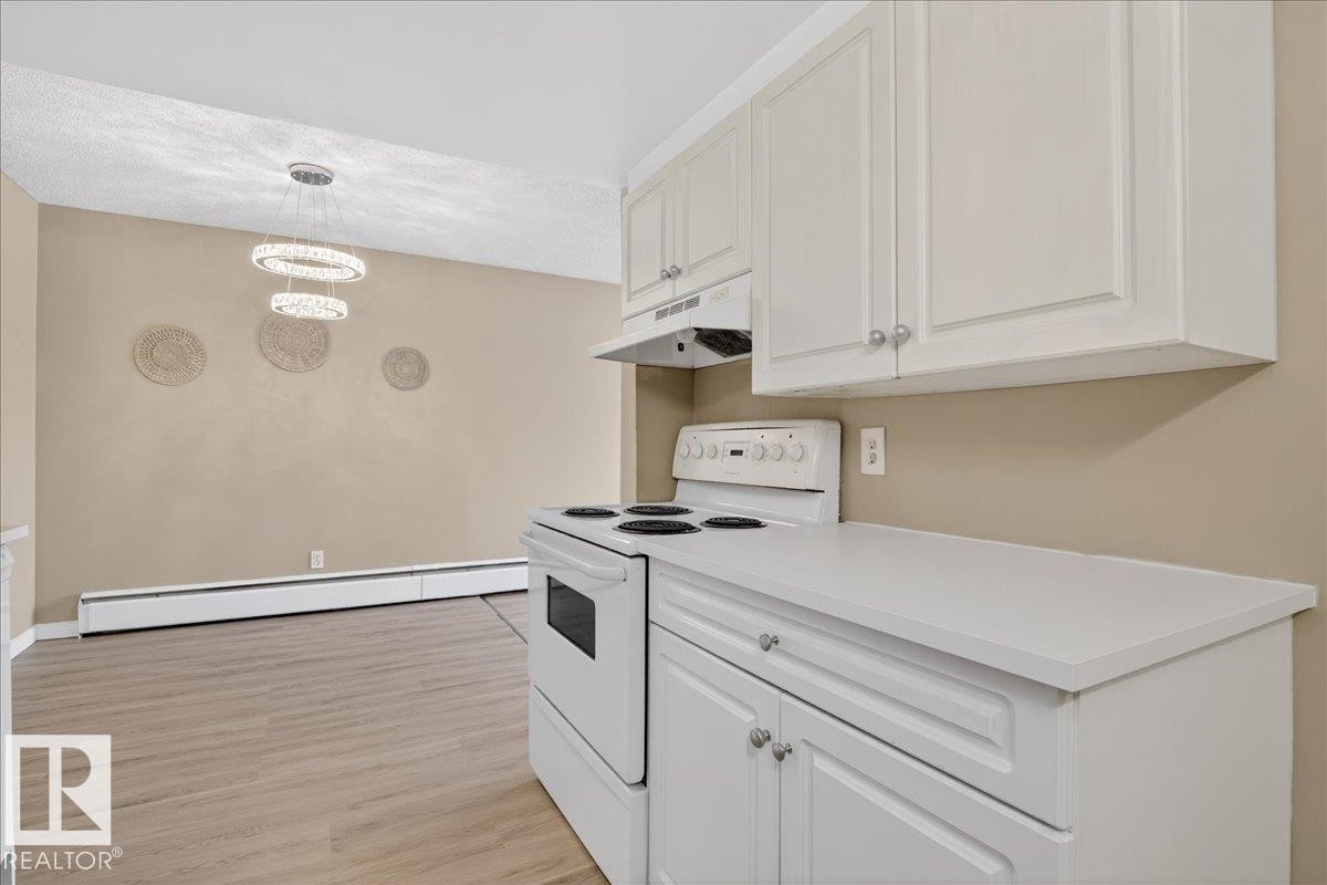 #309 2908 116A Av Nw, Edmonton, AB - Indoor Photo Showing Kitchen